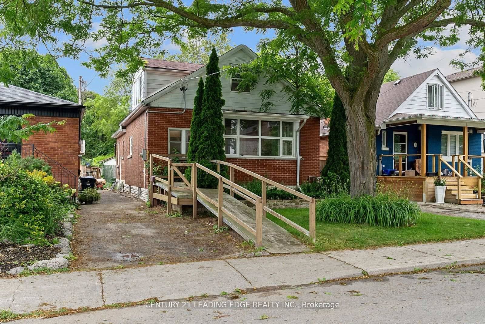 Toronto E06, ON M1N 3G4,102 Kalmar AVE N