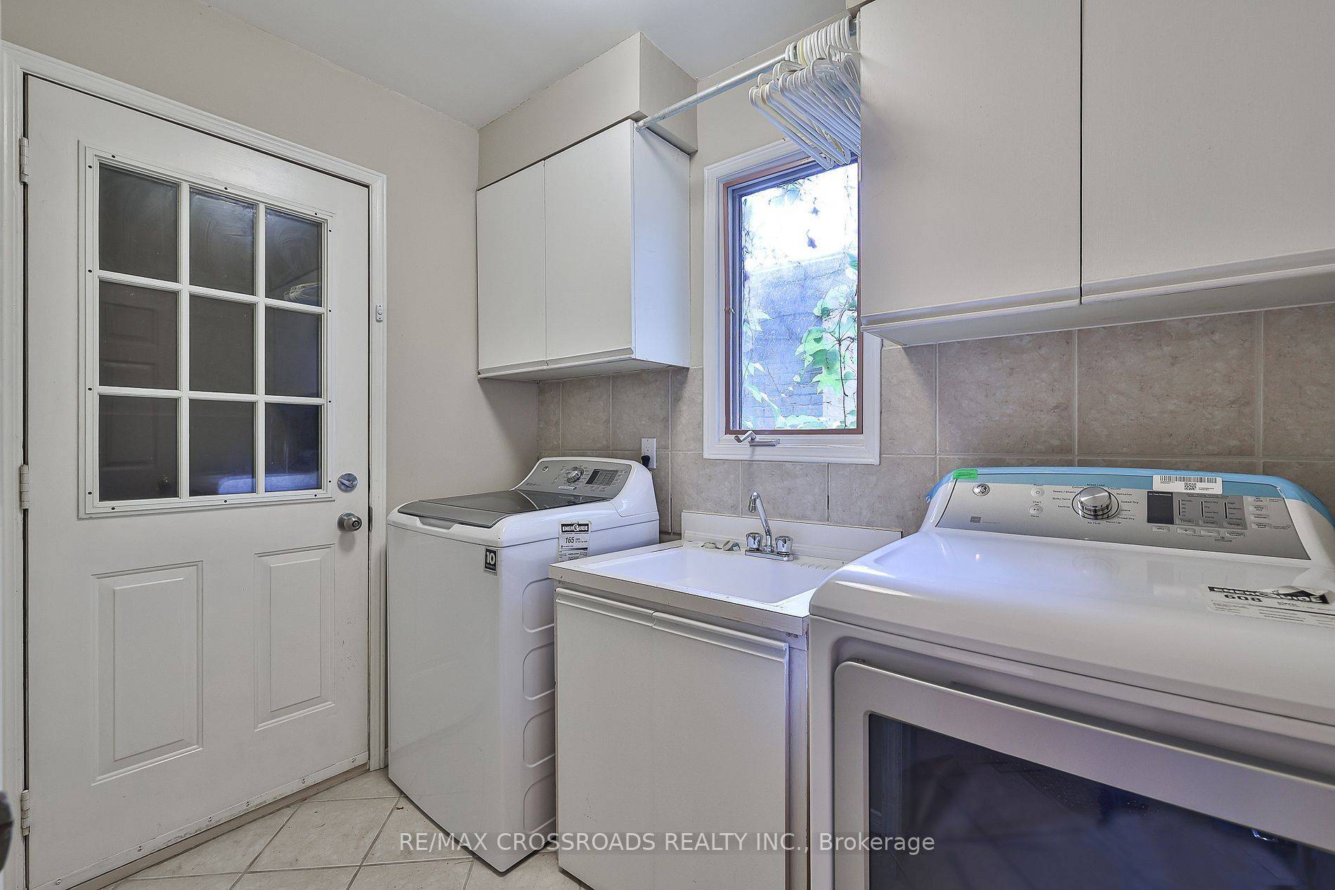 Ajax, ON L1S 6S7,20 Wright CRES #Room 2