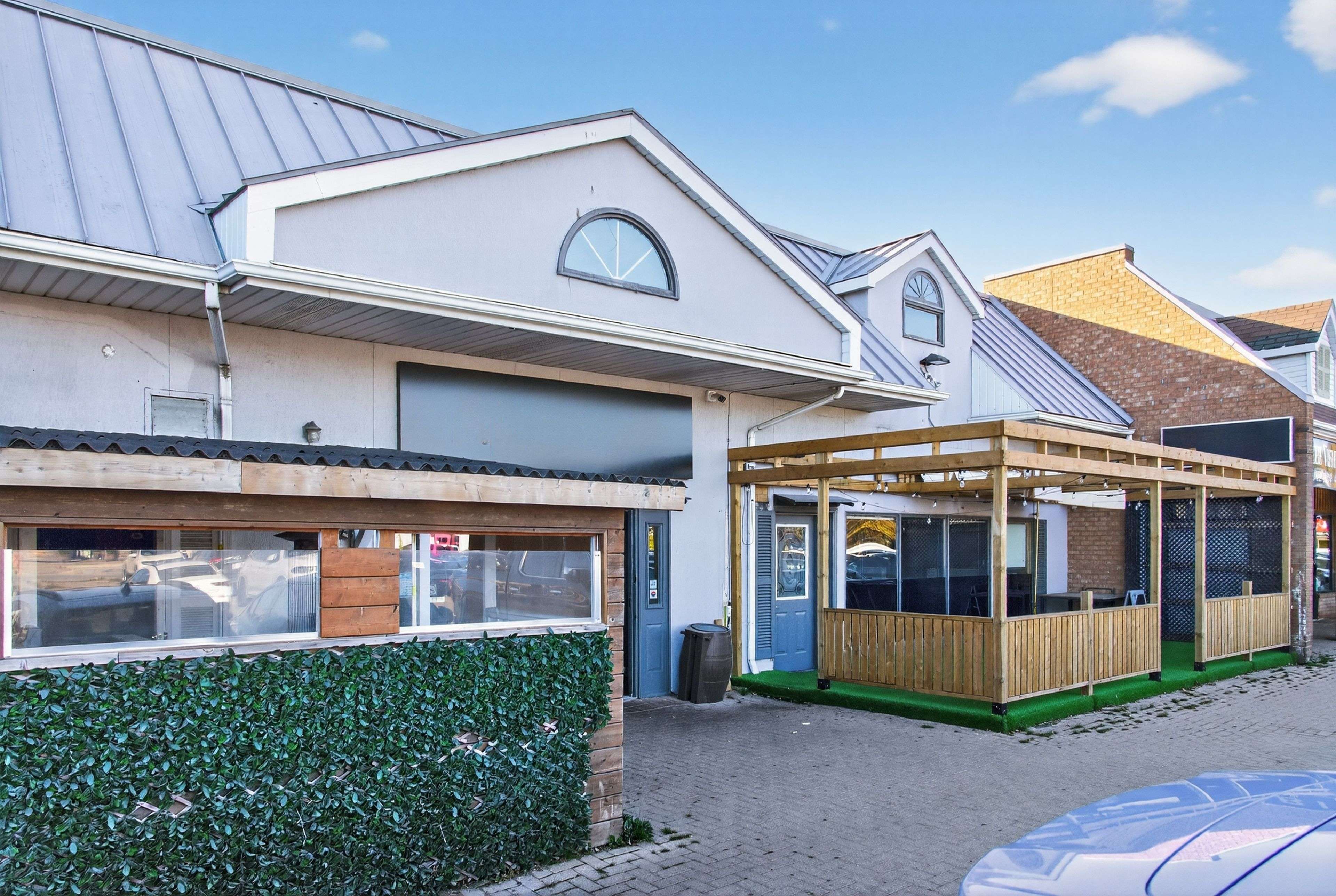 Vaughan, ON L4J 7Y1,100 Steeles AVE W #2A & 2B