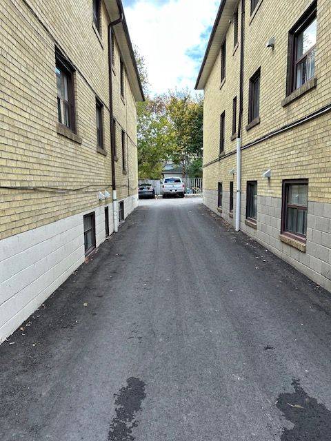 Toronto W06, ON M8V 2L7,46 Albert AVE