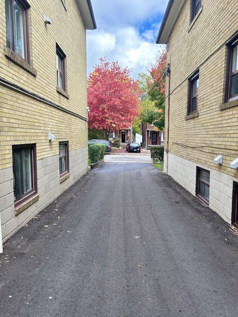 Toronto W06, ON M8V 2L7,46 Albert AVE