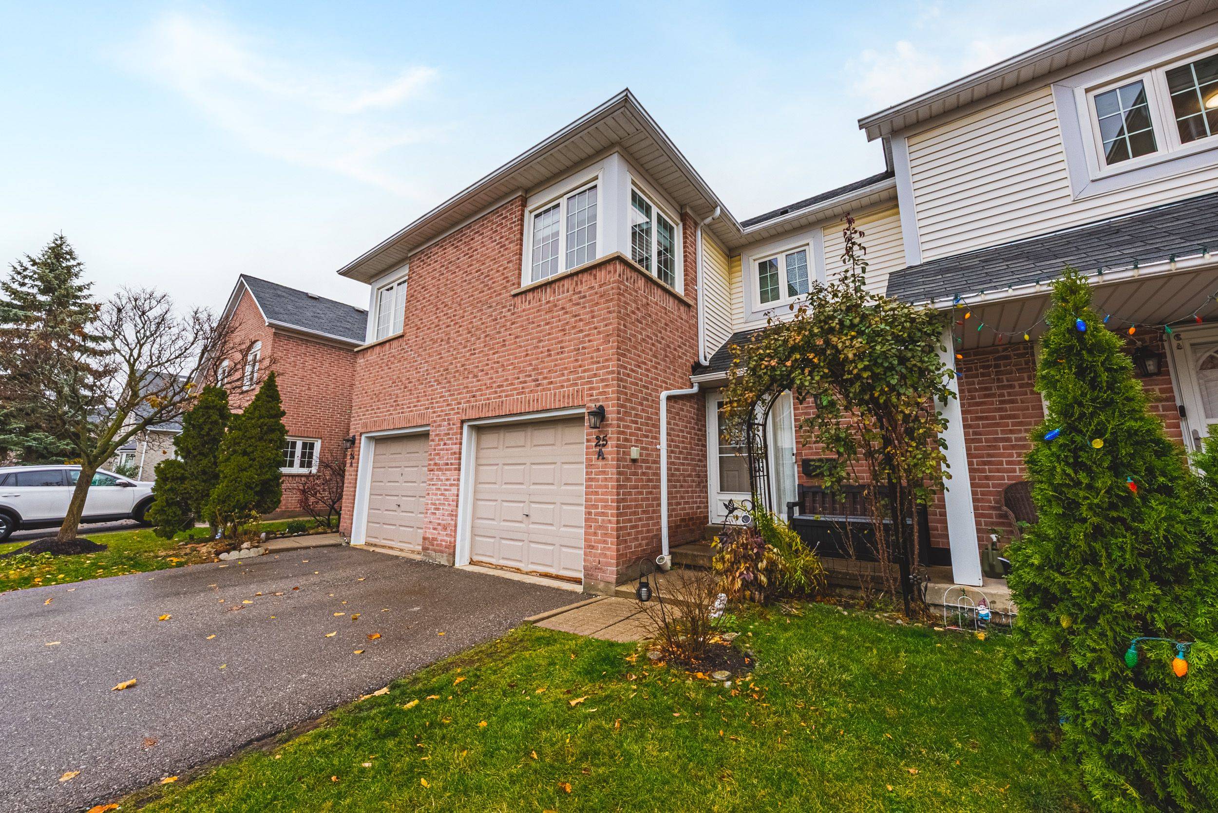 Mississauga, ON L5M 5N6,5205 Glen Erin DR #25A