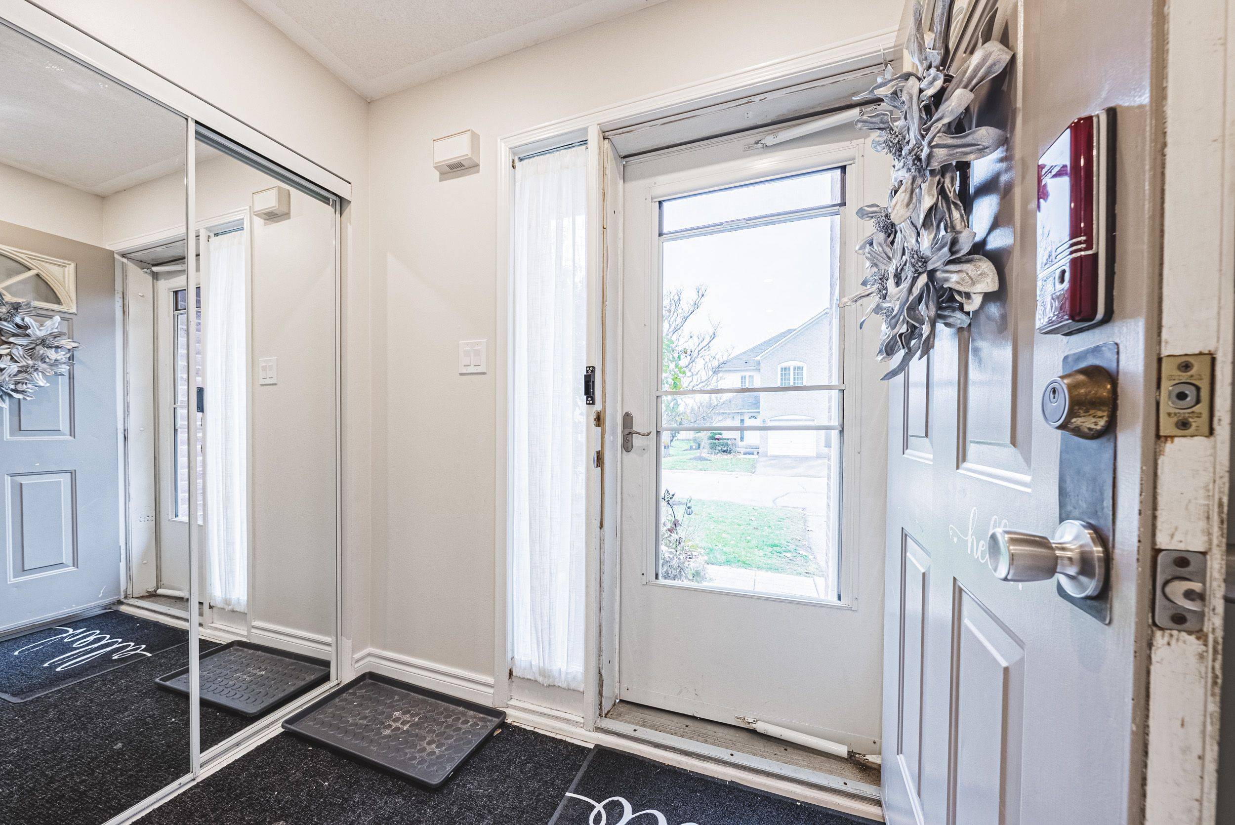 Mississauga, ON L5M 5N6,5205 Glen Erin DR #25A