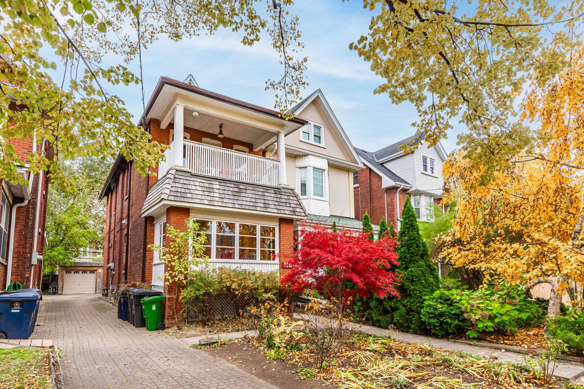 Toronto W02, ON M6P 2L8,115 Mavety ST