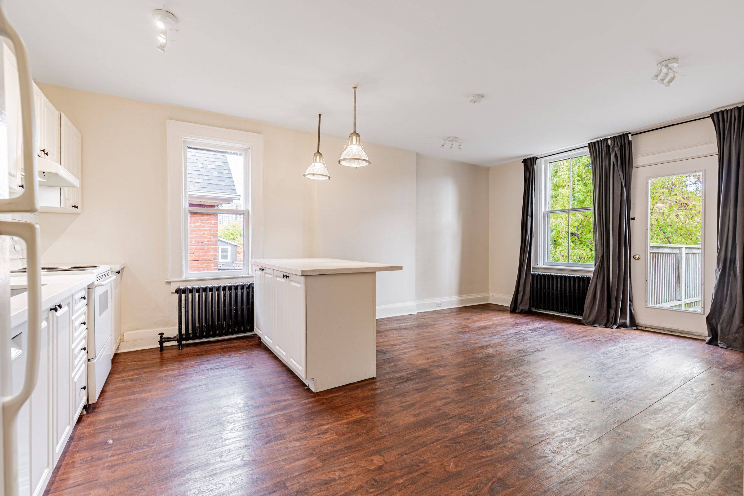 Toronto W02, ON M6P 2L8,115 Mavety ST