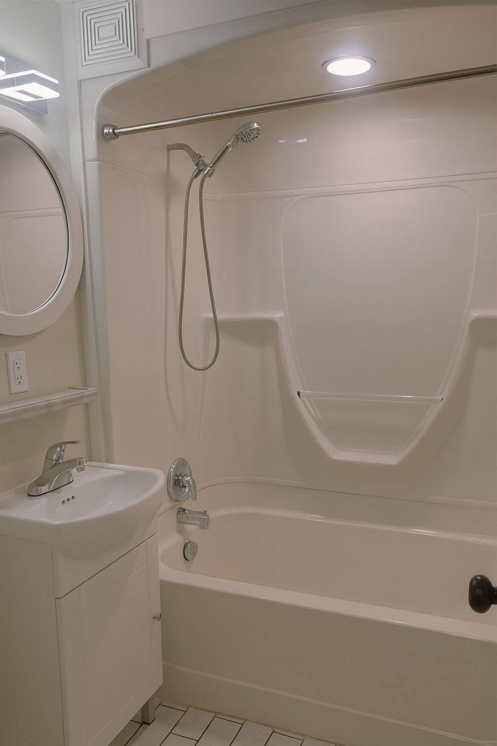 Quinte West, ON K8V 2R3,37-43 Leonard AVE