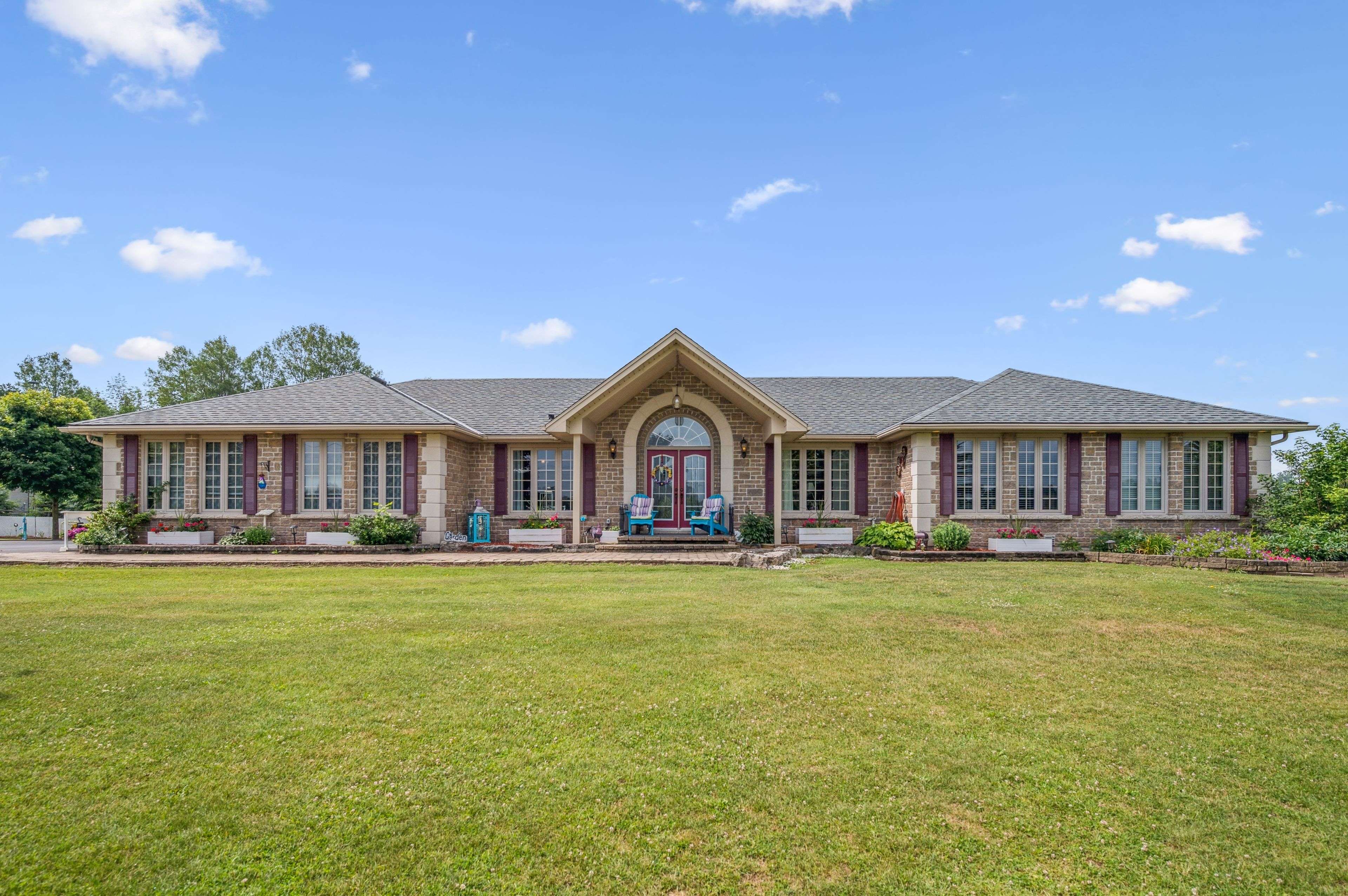 Minto, ON N0G 2L0,2 Murray WAY