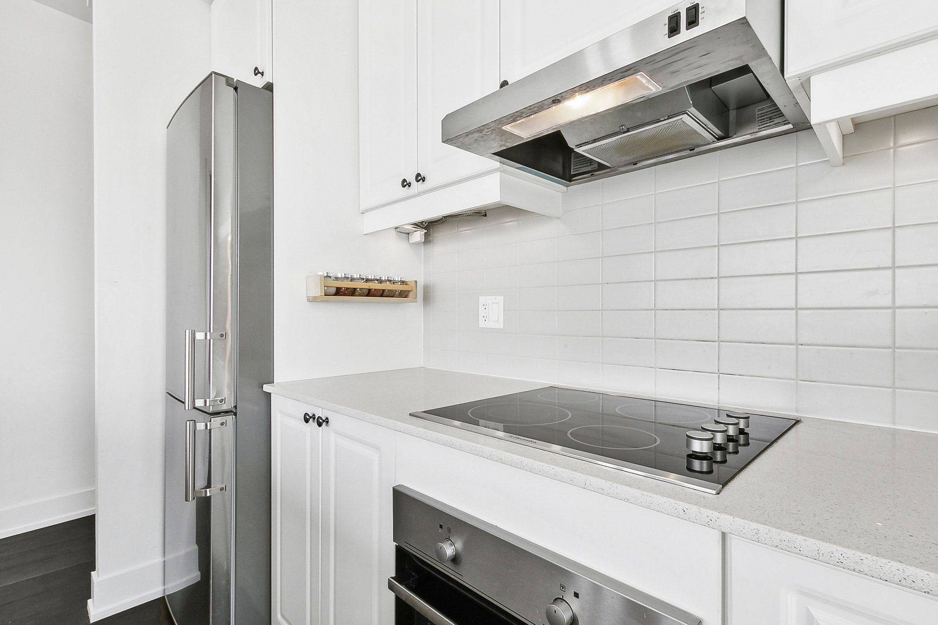 Toronto C15, ON M2K 1G7,7 Kenaston GDNS #713