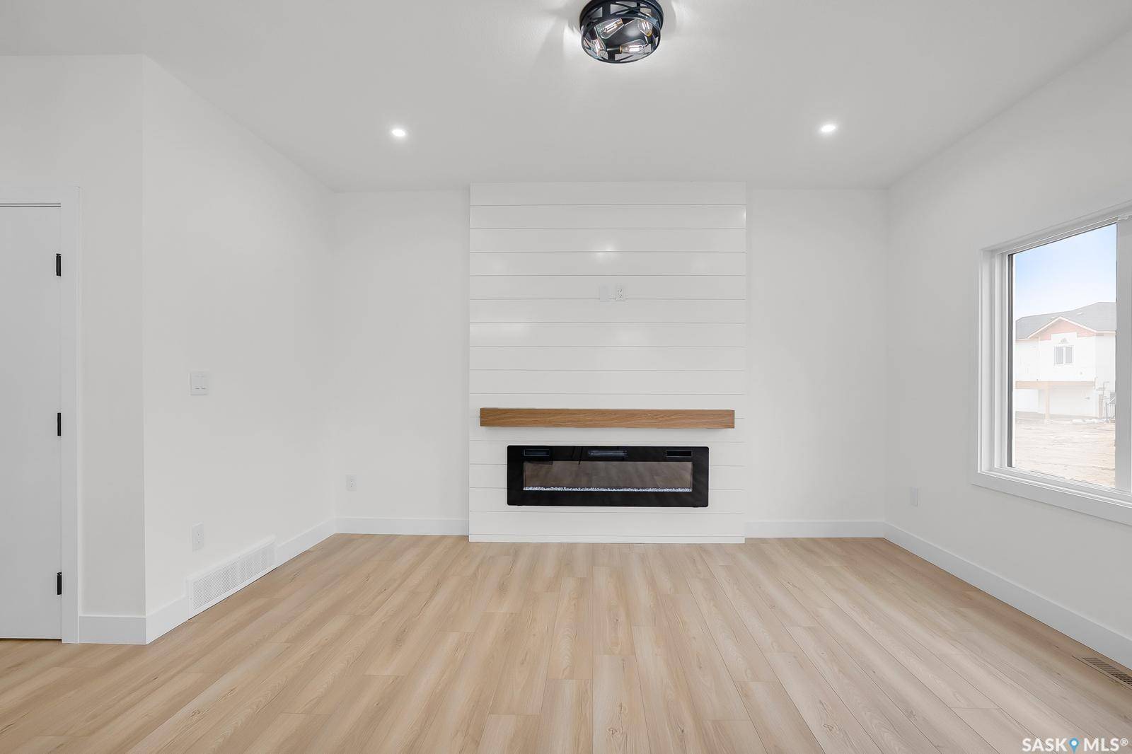 Saskatoon, SK S7H 2T2,207 Taskamanwa STREET