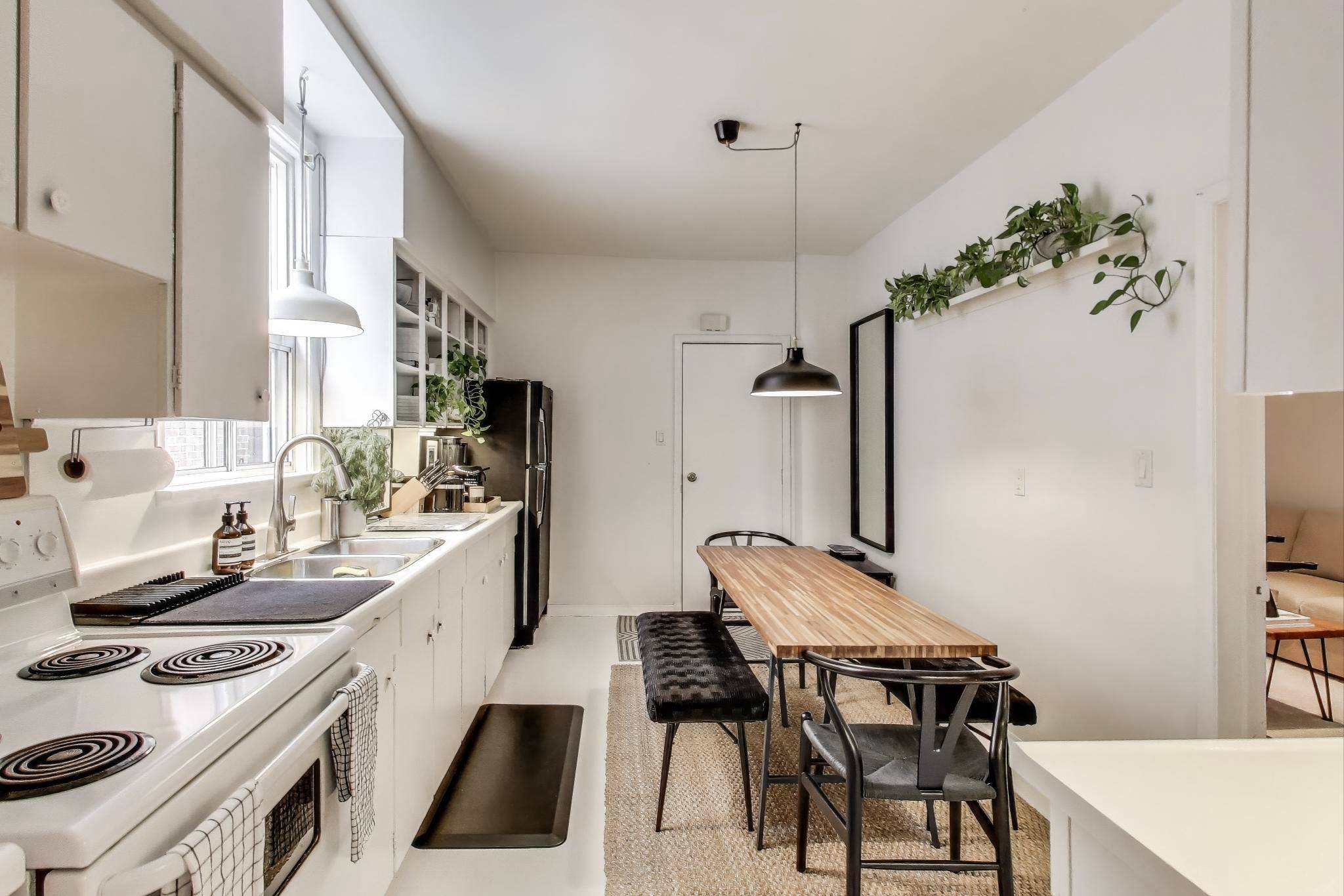 Toronto W02, ON M6P 2P5,232 Pacific AVE