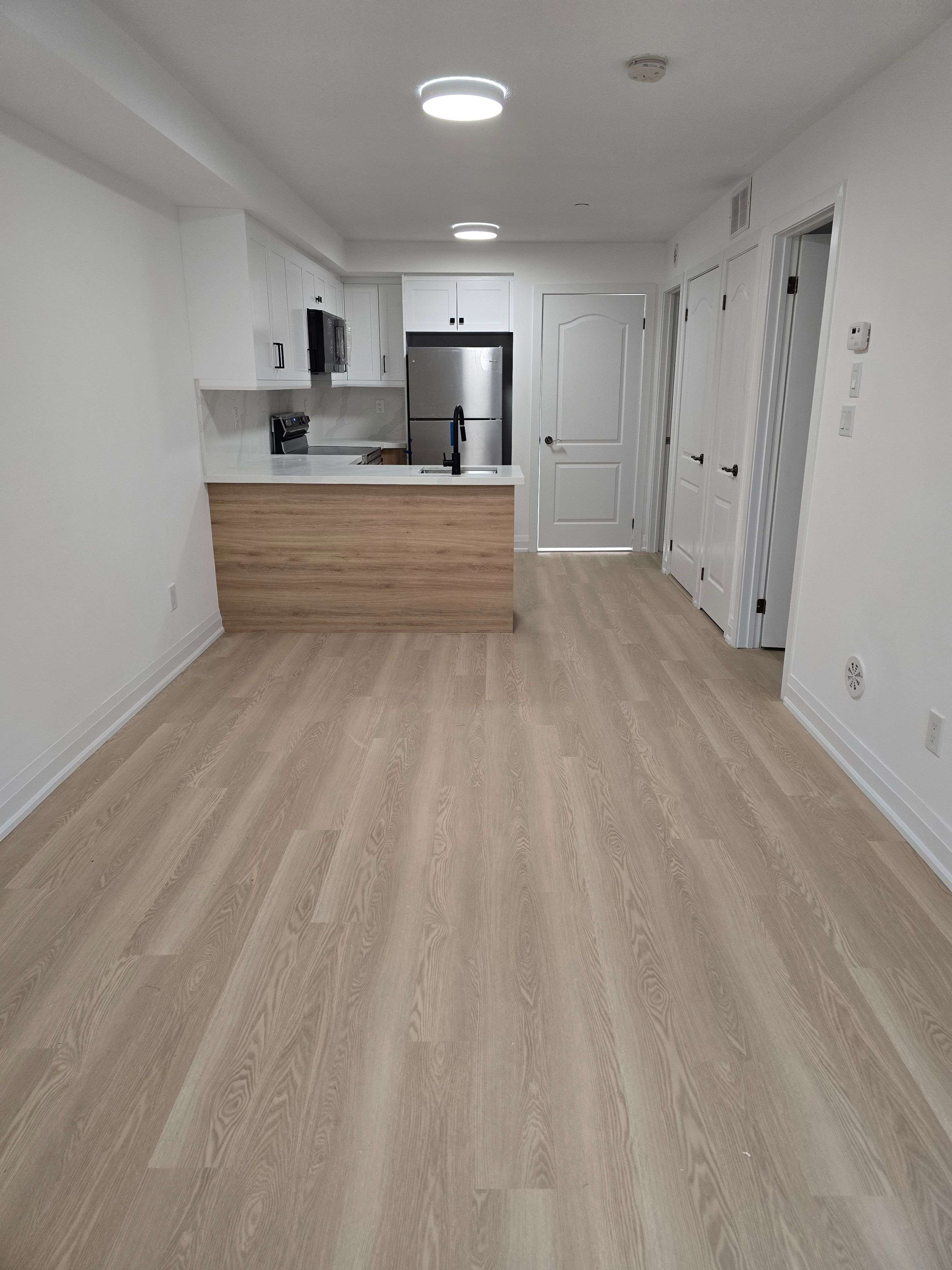 Toronto W06, ON M8V 1Y8,8 Drummond ST #421