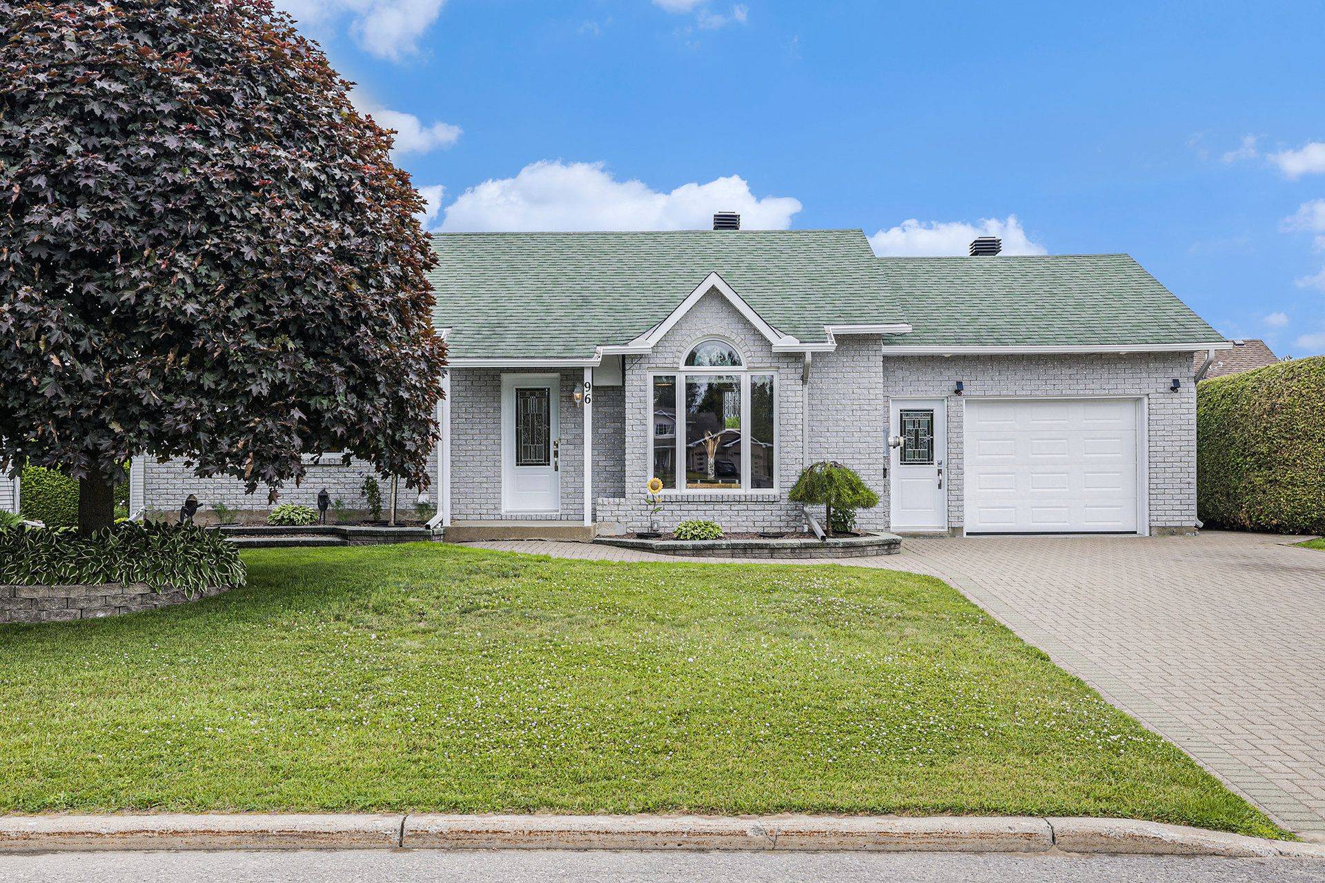 Alfred And Plantagenet, ON K0B 1A0,96 Alexandre ST