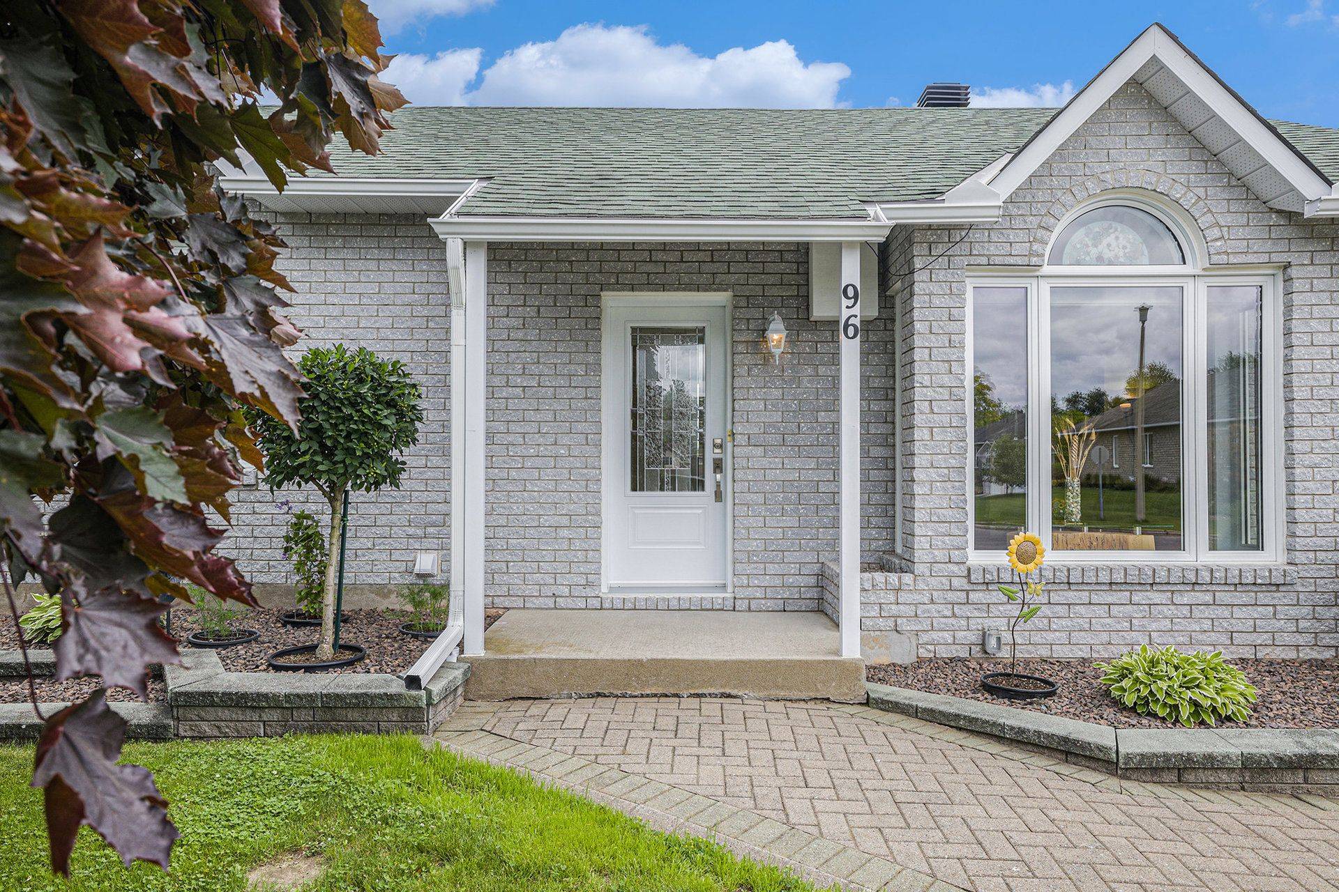 Alfred And Plantagenet, ON K0B 1A0,96 Alexandre ST