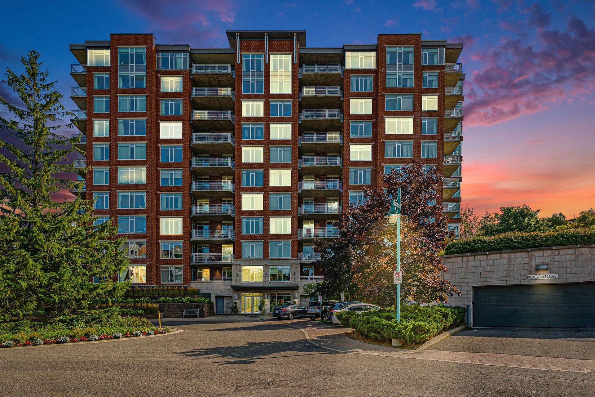 Hunt Club - Windsor Park Village And Area, ON K1V 0X6,136 Darlington Private #704