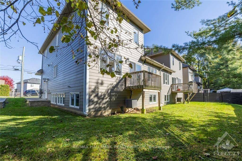 Russell, ON K4R 1E5,1174 SOUTH RUSSELL RD #A