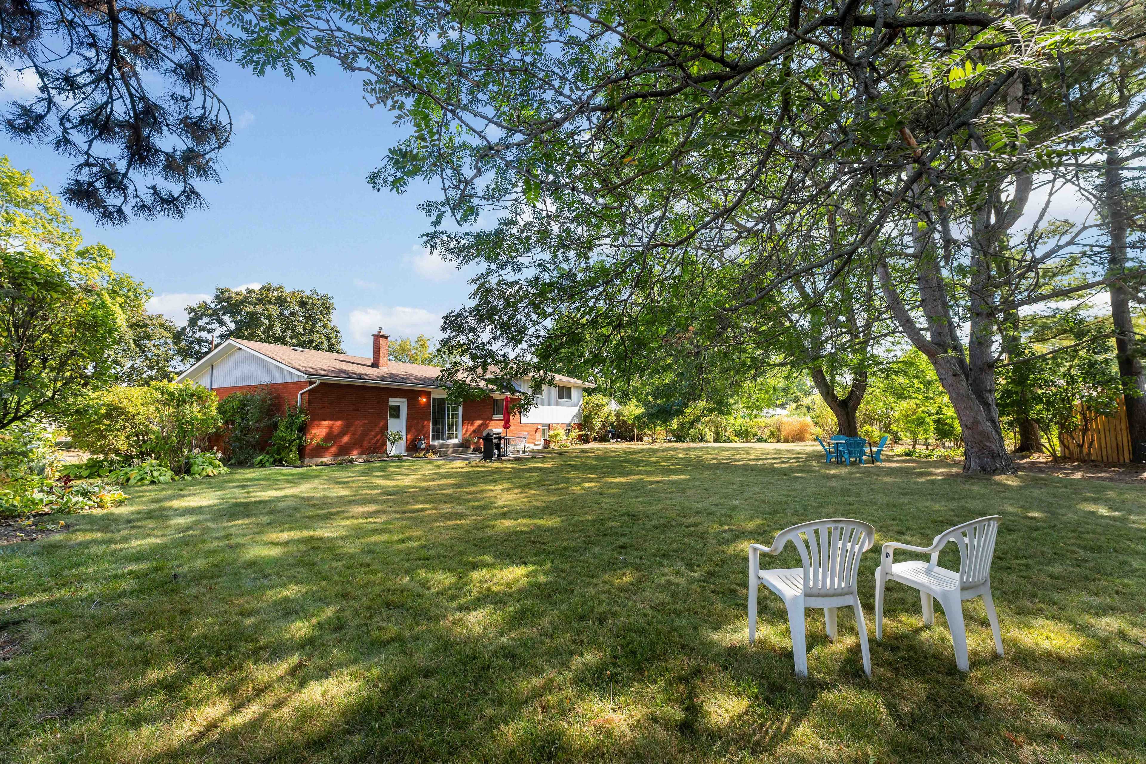 St. Catharines, ON L2N 2M6,27 Meadowlark CRES