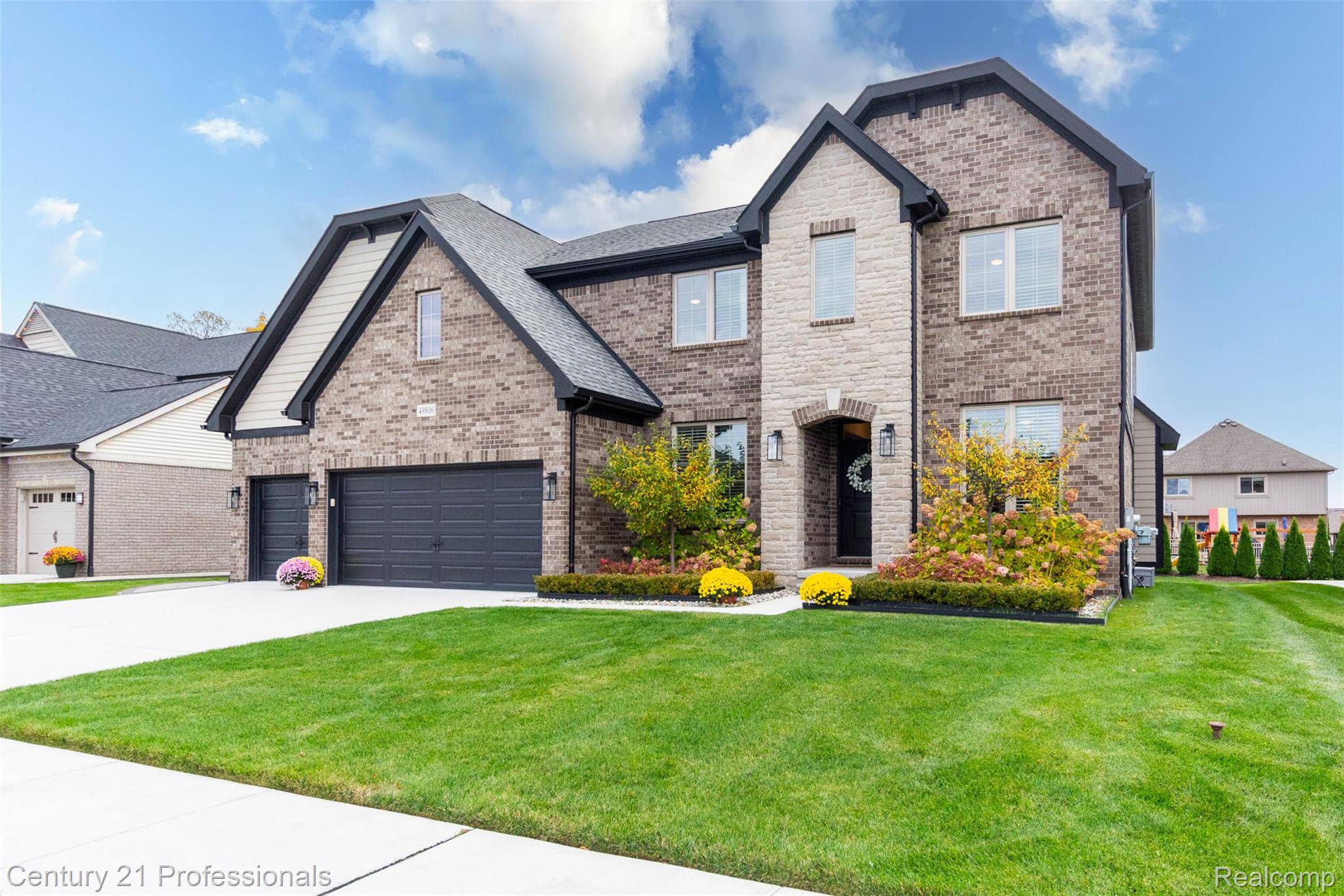 Macomb, MI 48044,49806 Bingham LN