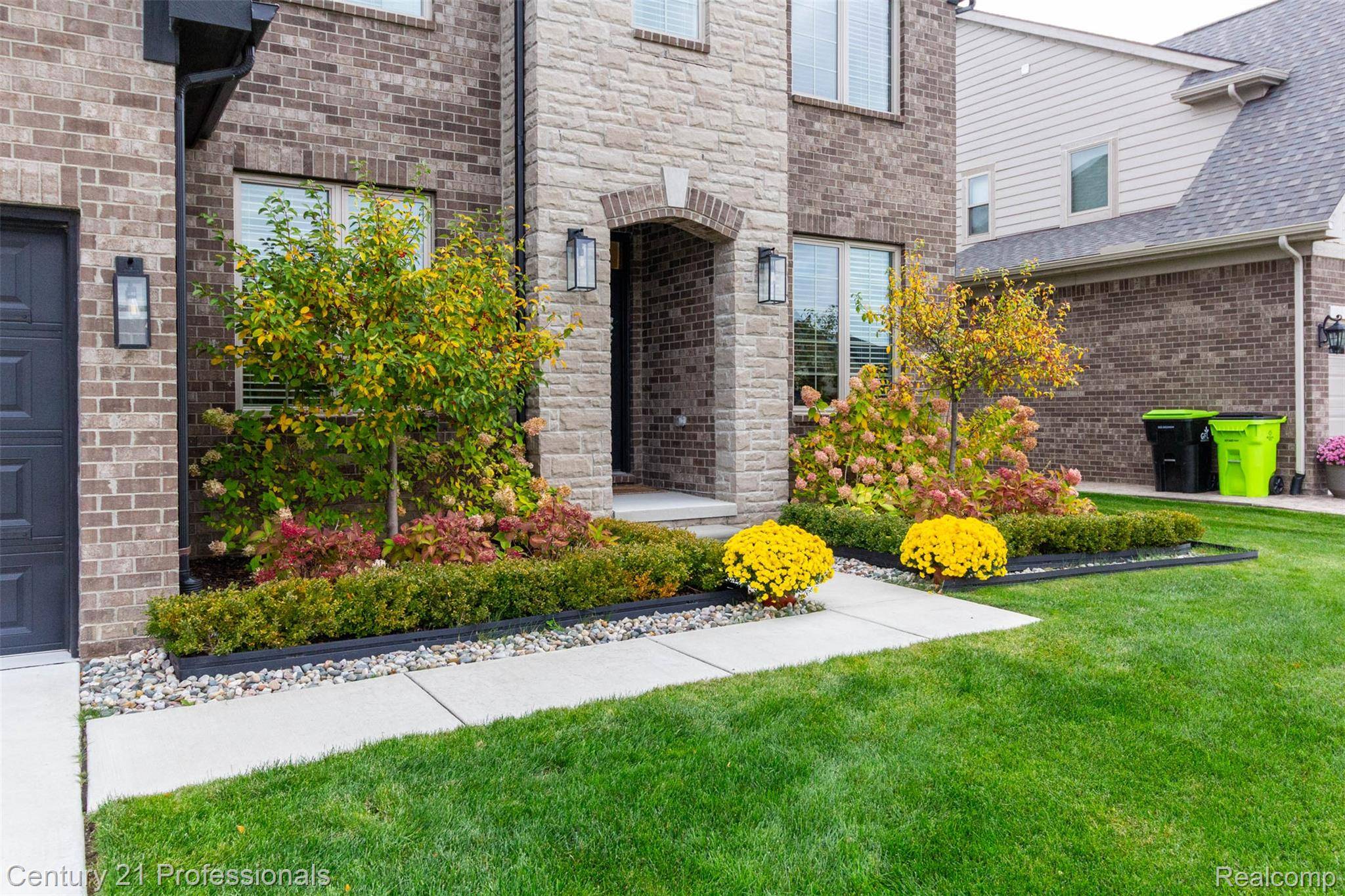 Macomb, MI 48044,49806 Bingham LN