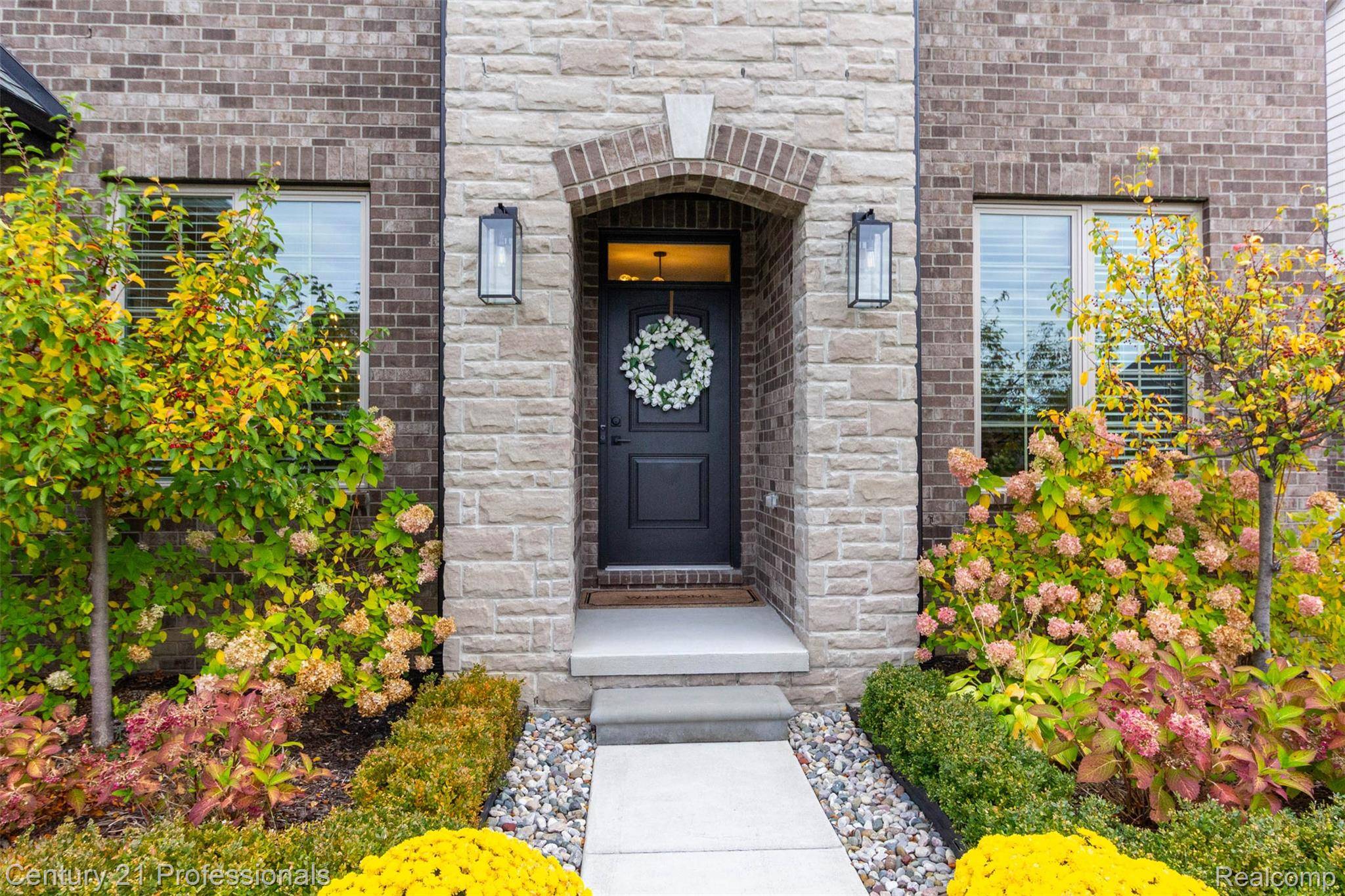 Macomb, MI 48044,49806 Bingham LN