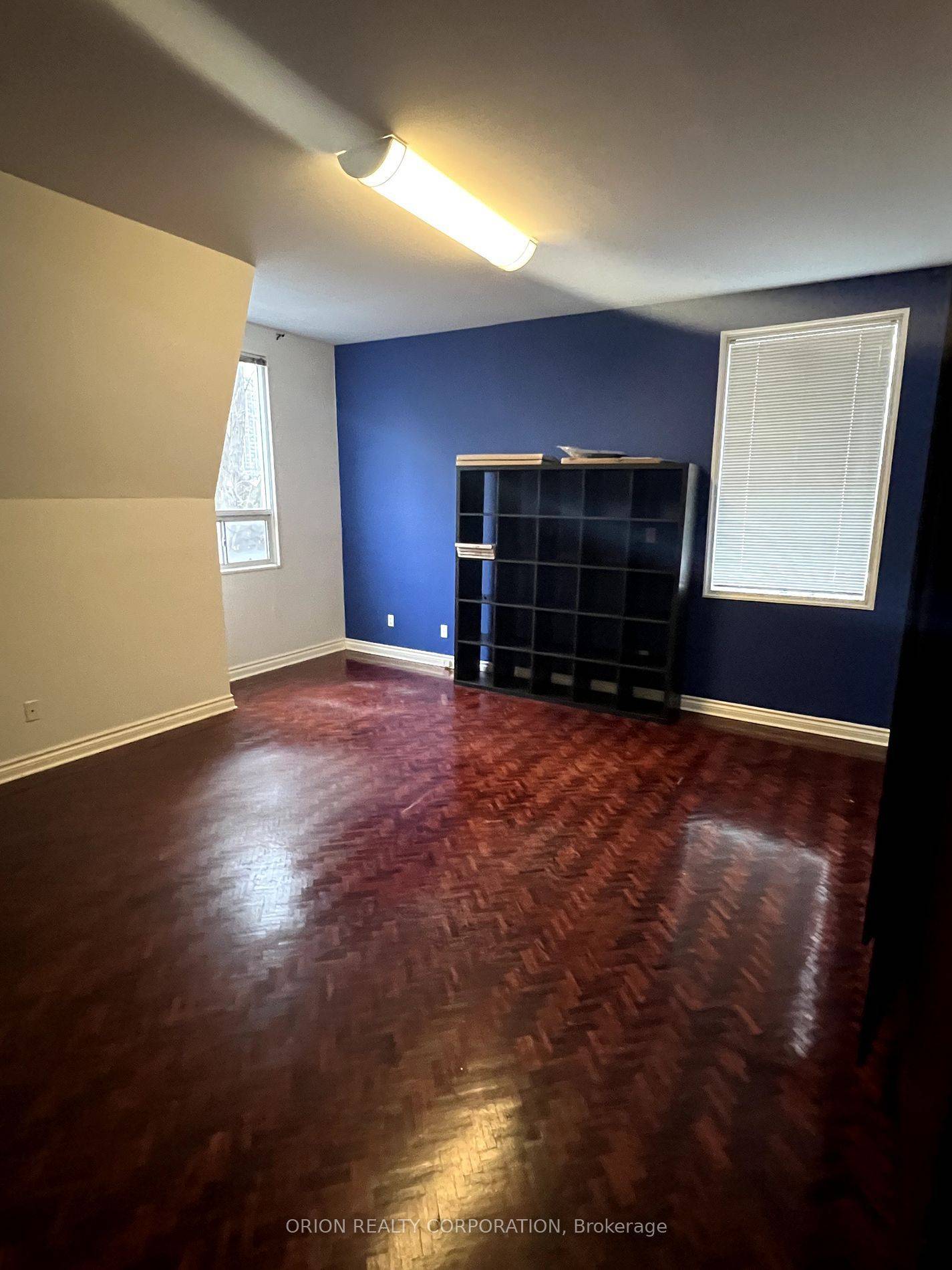 Toronto C02, ON M5R 3H8,1415 Bathurst ST #304