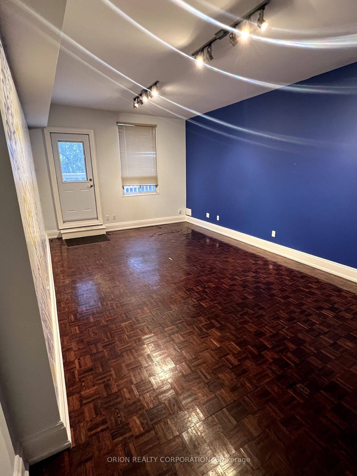 Toronto C02, ON M5R 3H8,1415 Bathurst ST #304