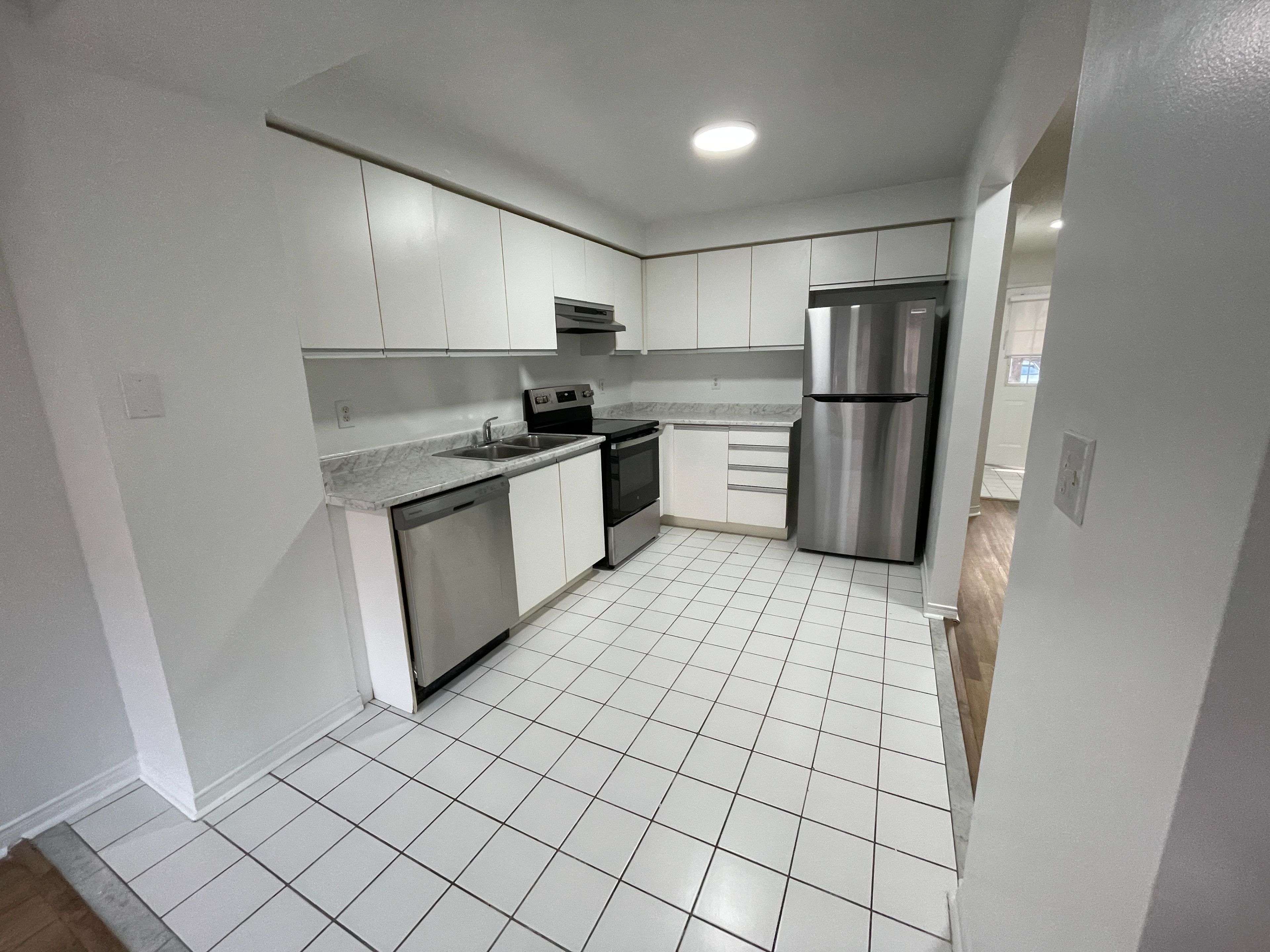 Mississauga, ON L5M 6J3,2900 Rio CT #3