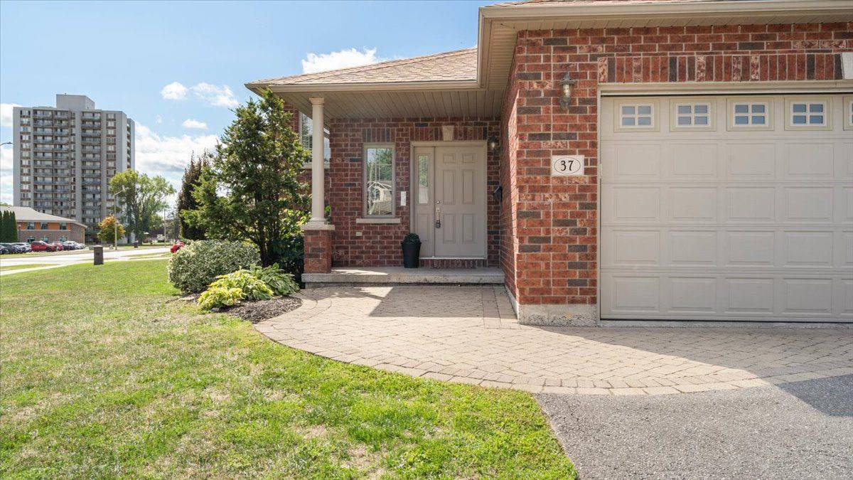 Belleville, ON K8P 5N9,37 Boyce CT