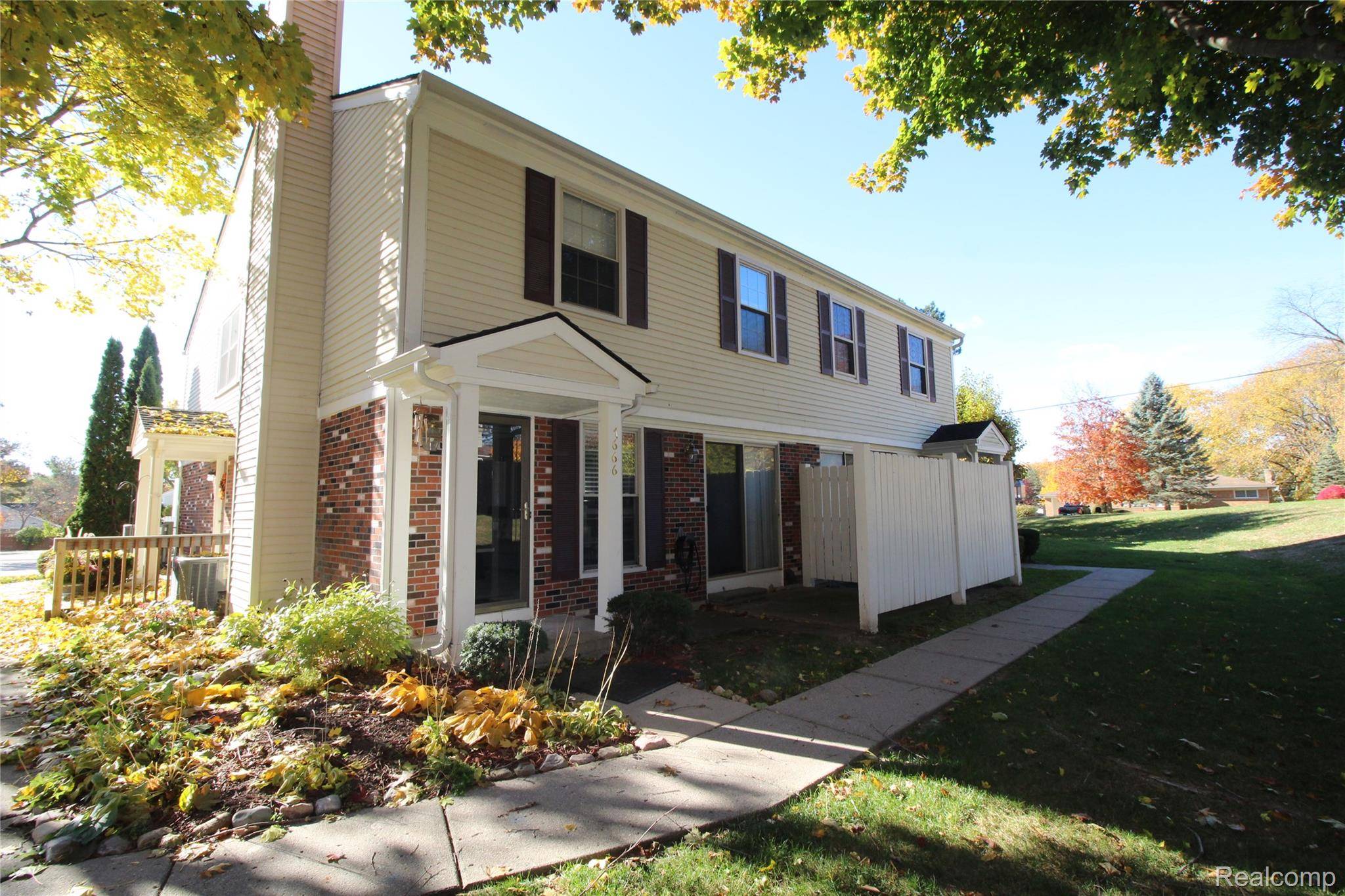 Waterford, MI 48327,7666 Woodview DR