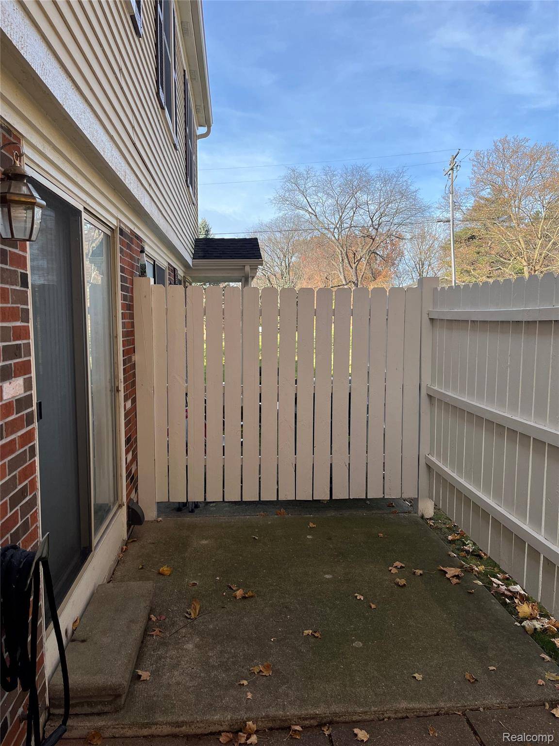 Waterford, MI 48327,7666 Woodview DR