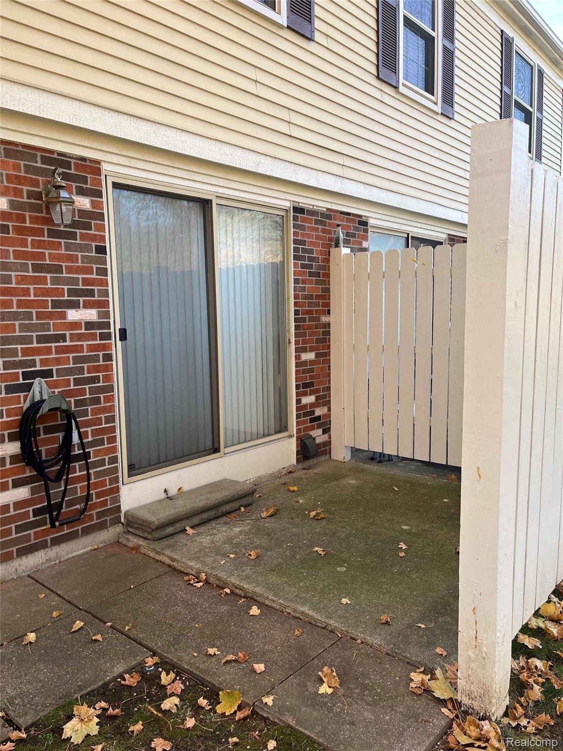 Waterford, MI 48327,7666 Woodview DR