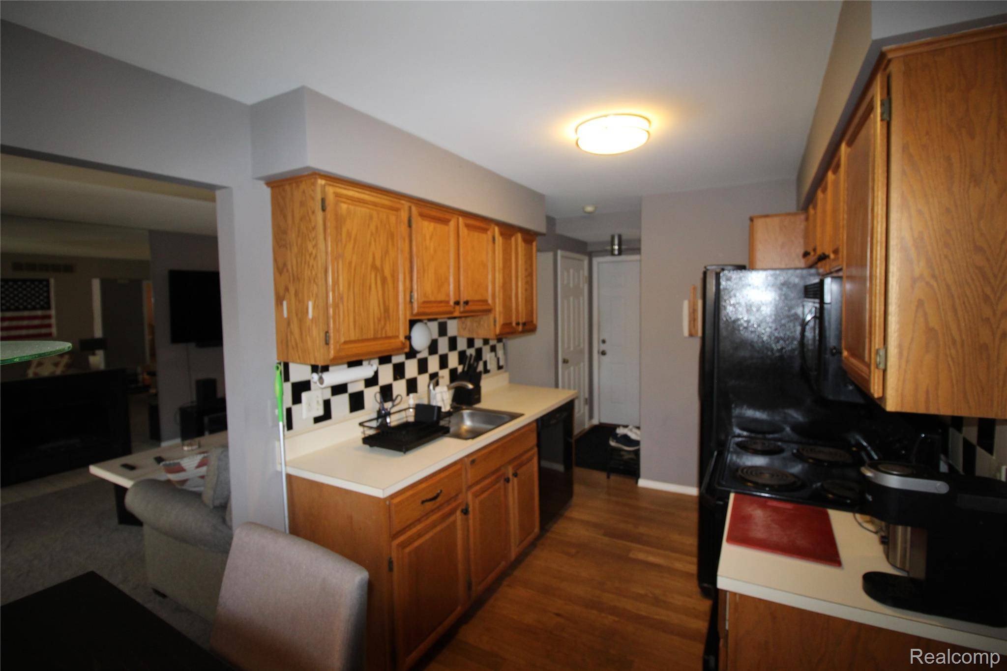 Waterford, MI 48327,7666 Woodview DR