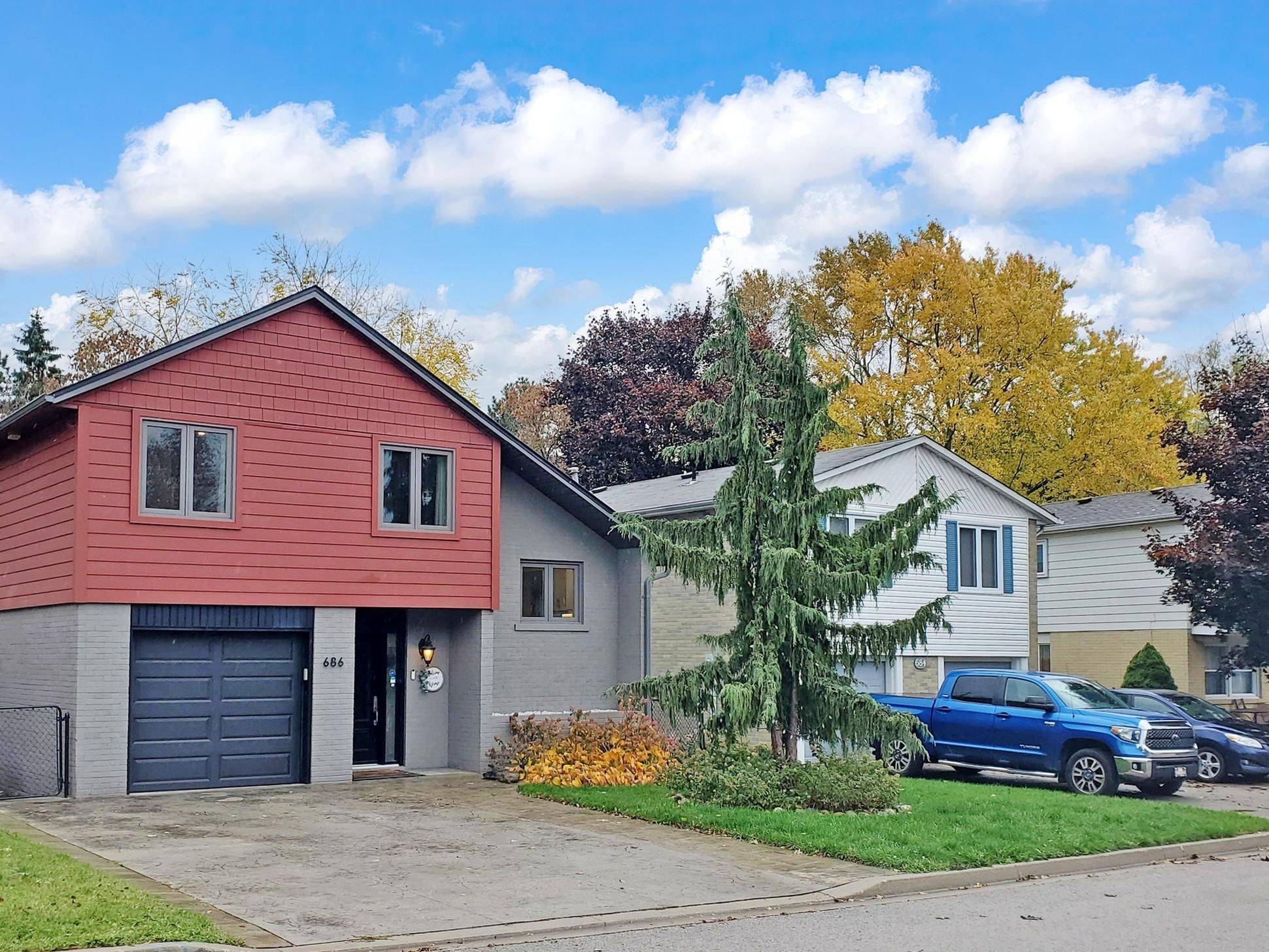 Newmarket, ON L3Y 5A2,686 Irwin CRES