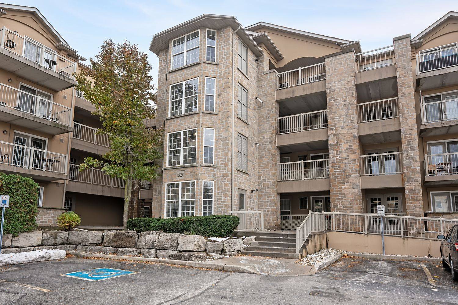 Burlington, ON L7M 4V4,1820 Walkers Line #107