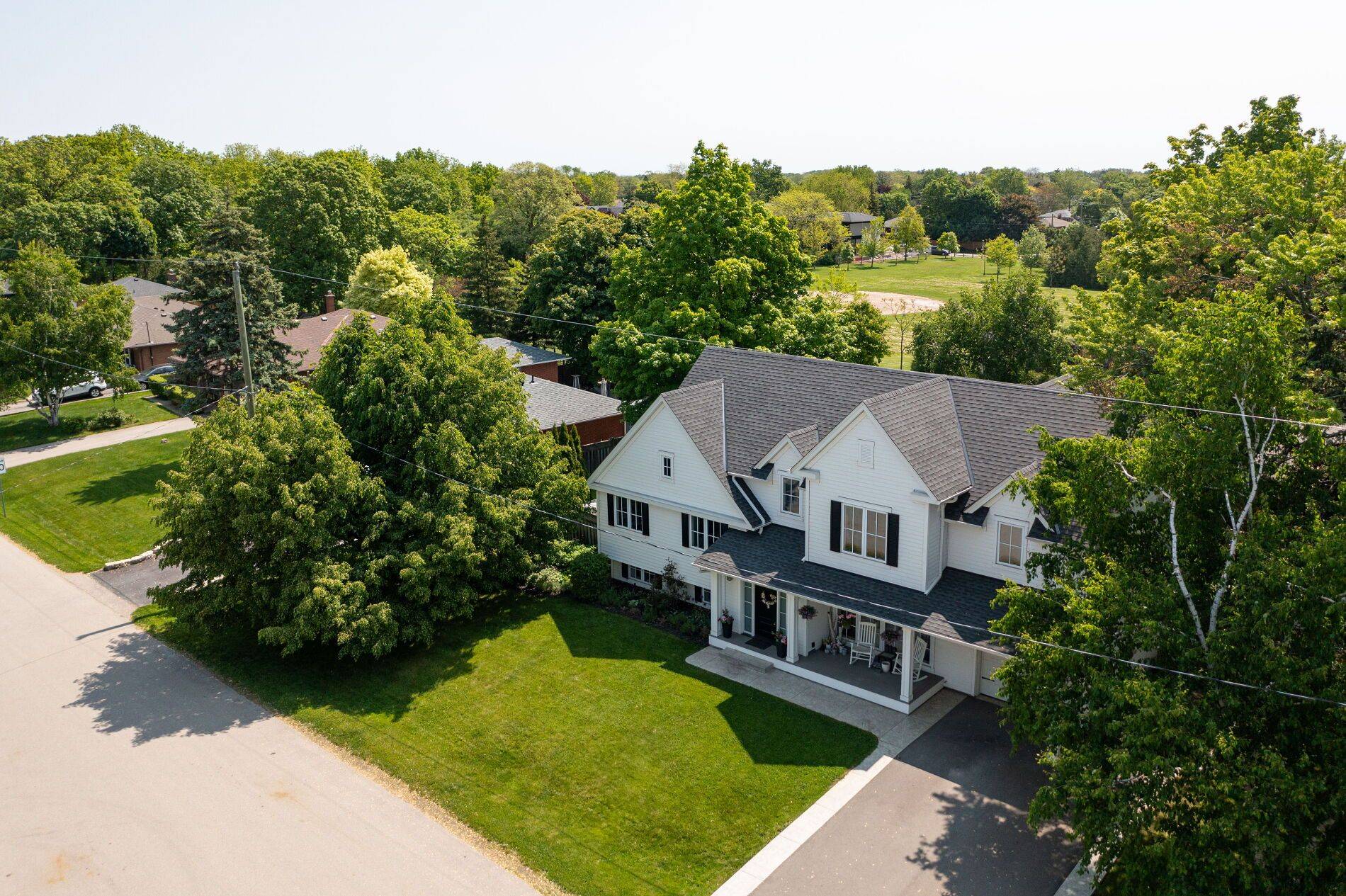 Oakville, ON L6L 2V2,2088 Saxon RD