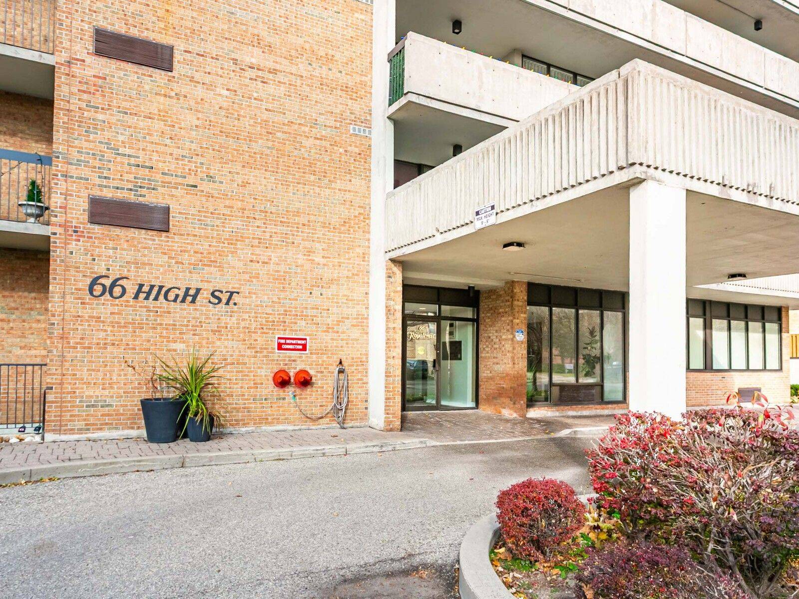 Mississauga, ON L5G 1K2,66 High ST E #904