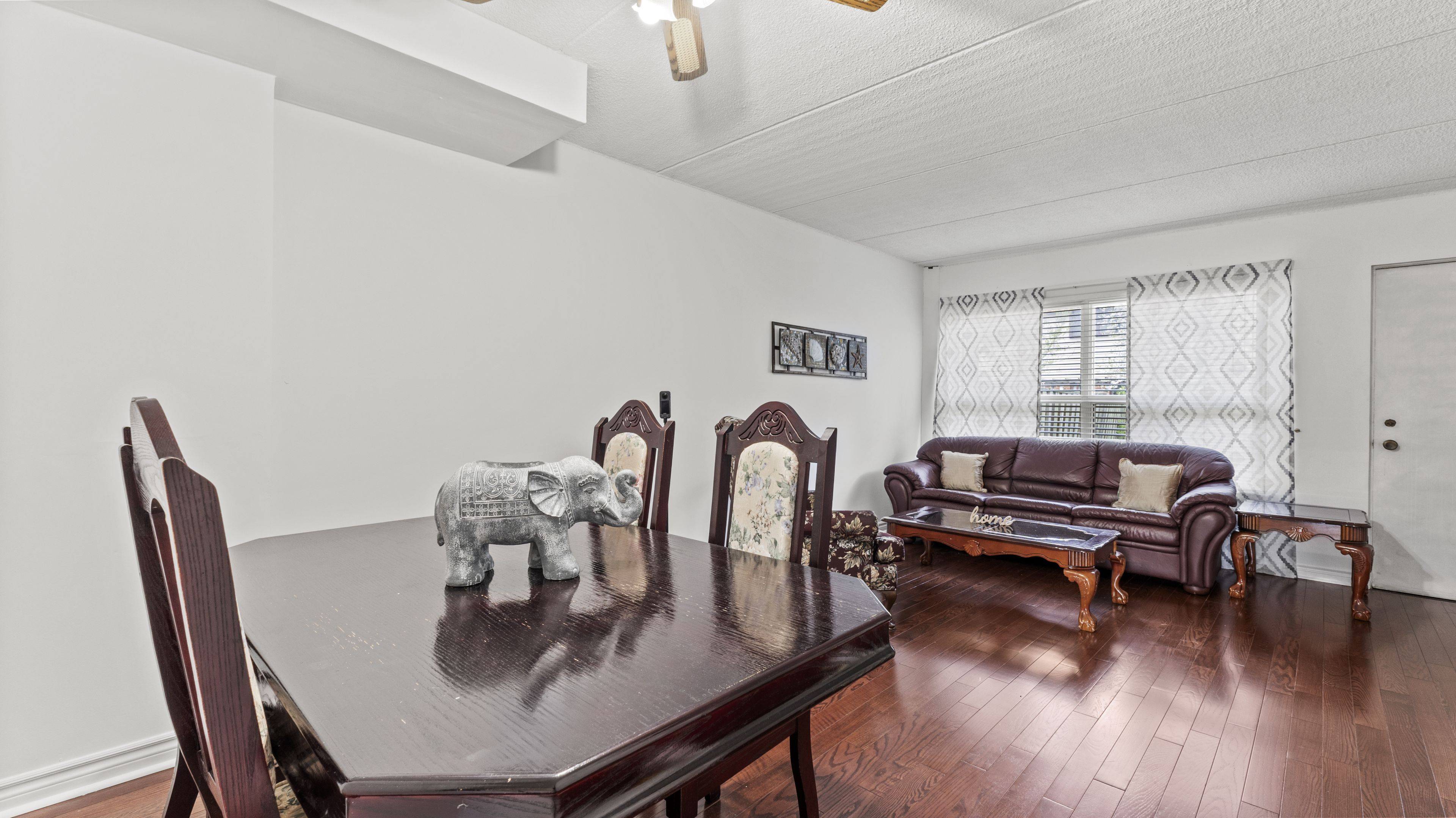 Mississauga, ON L5M 3M2,180 Mississauga Valley BLVD #160