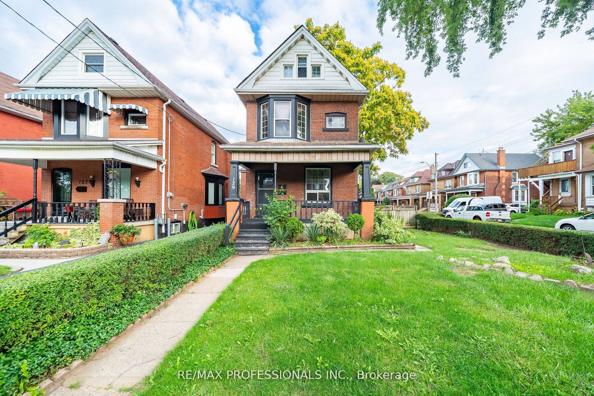 Hamilton, ON L8M 3B4,129 Balsam AVE S