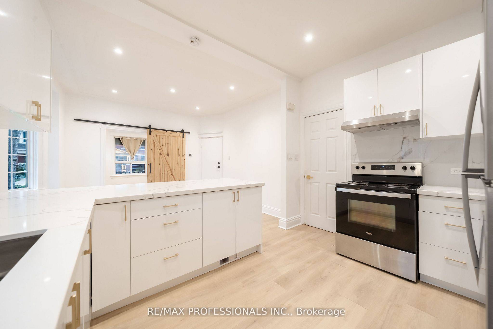 Hamilton, ON L8M 3B4,129 Balsam AVE S