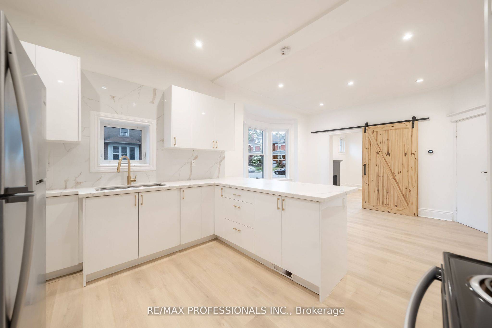 Hamilton, ON L8M 3B4,129 Balsam AVE S