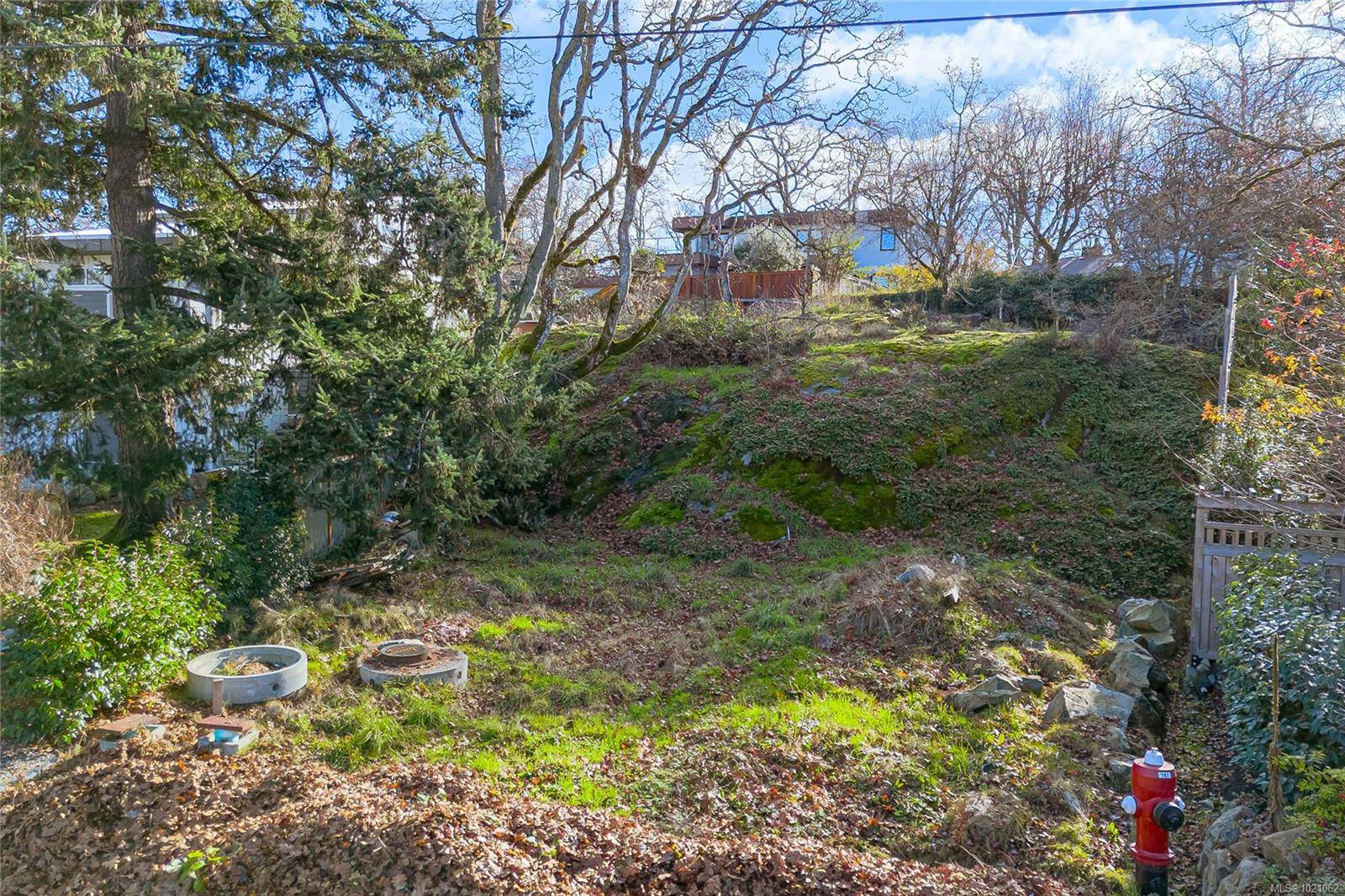 Saanich, BC V8P 2T1,1540 Athlone Dr