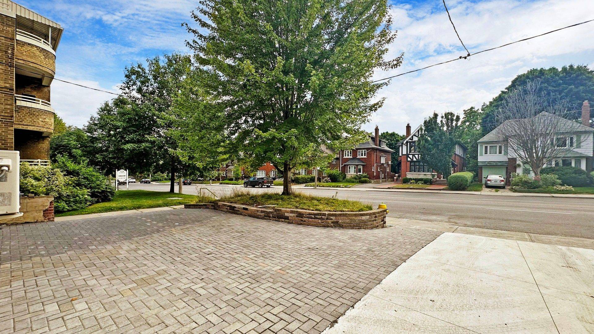 Toronto C03, ON M5P 2K7,919 Avenue RD #Unit 3