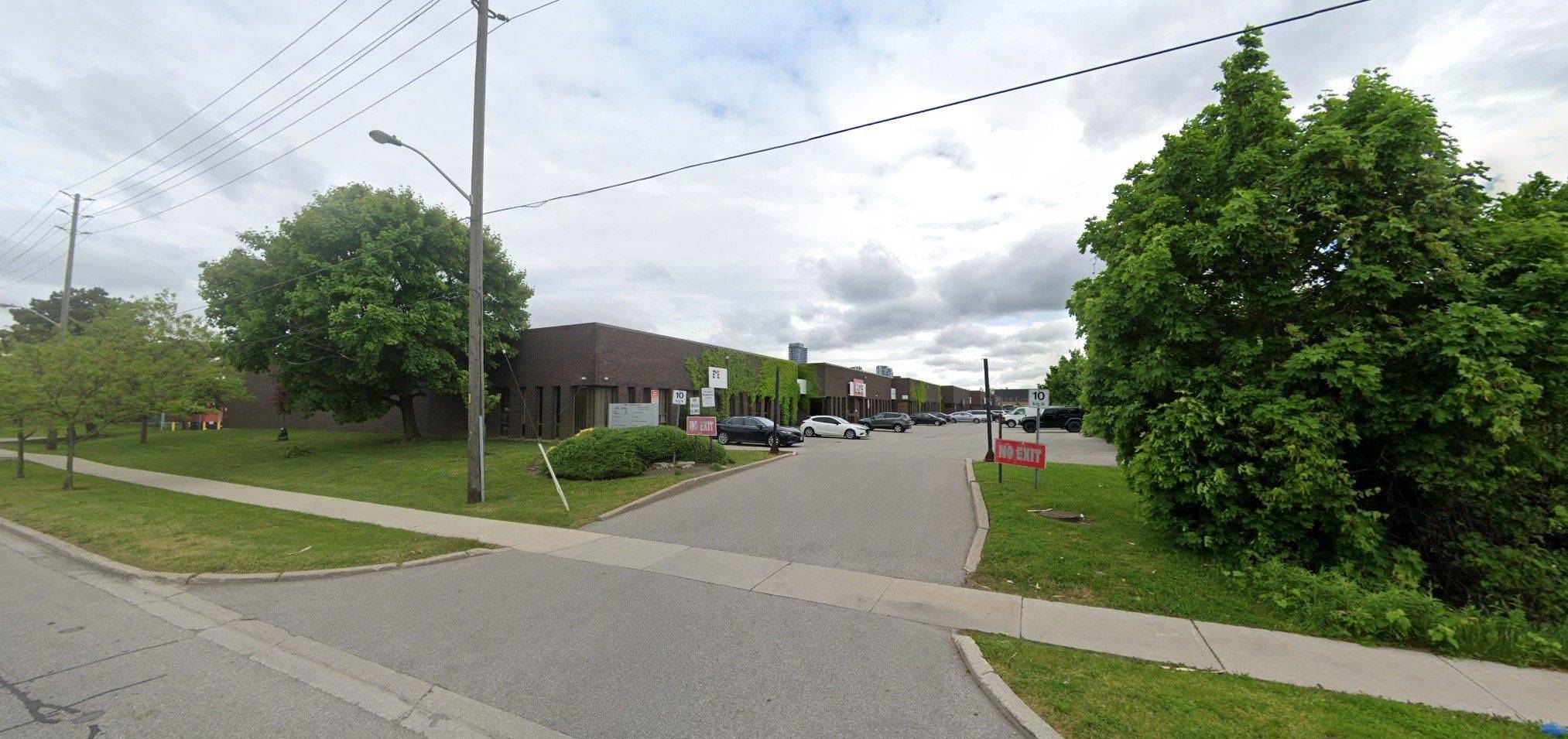 Toronto W06, ON M8Z 5T6,310 Judson ST #17