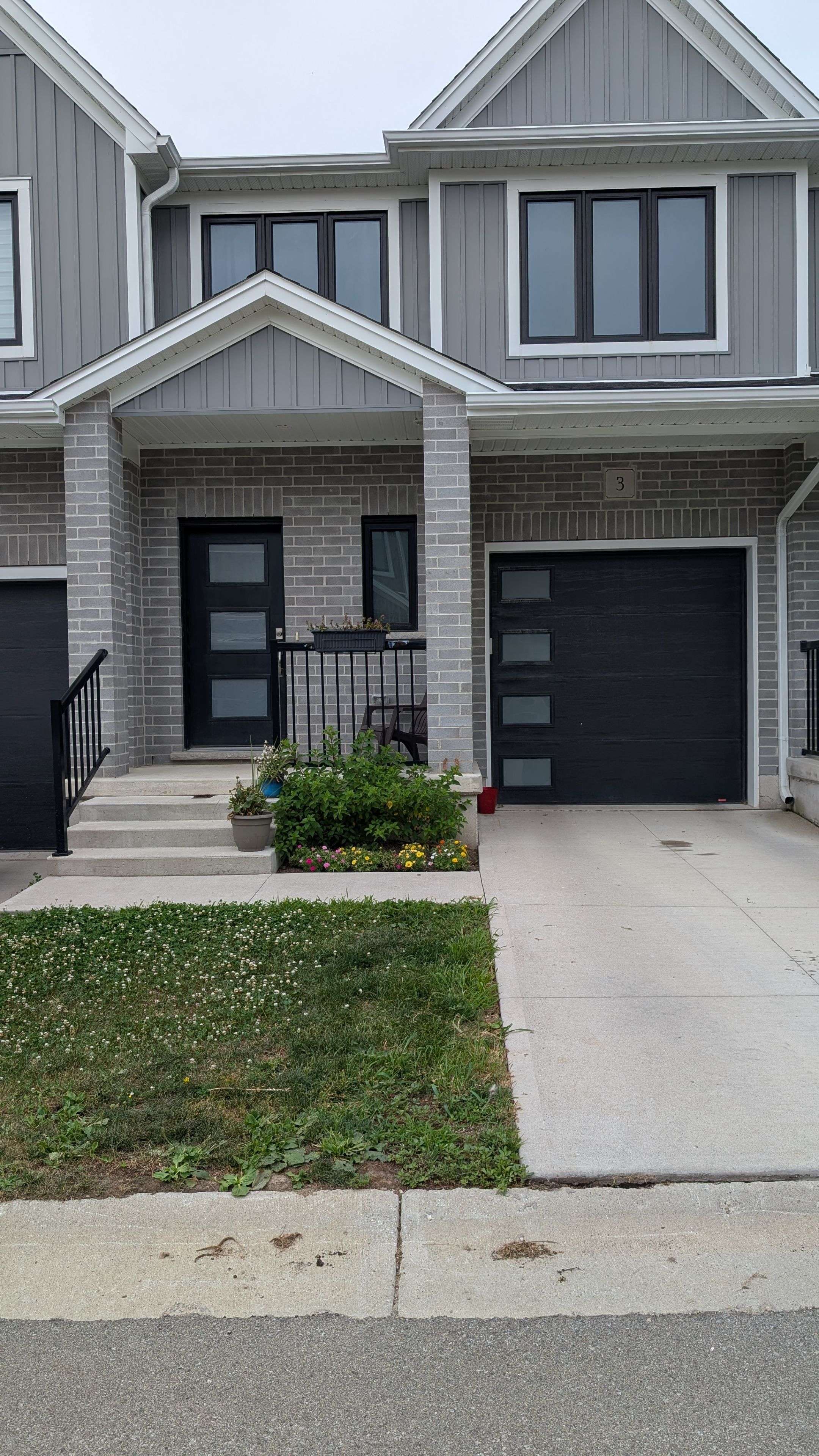 Lucan Biddulph, ON N0M 2J0,1 MILLER DR #3