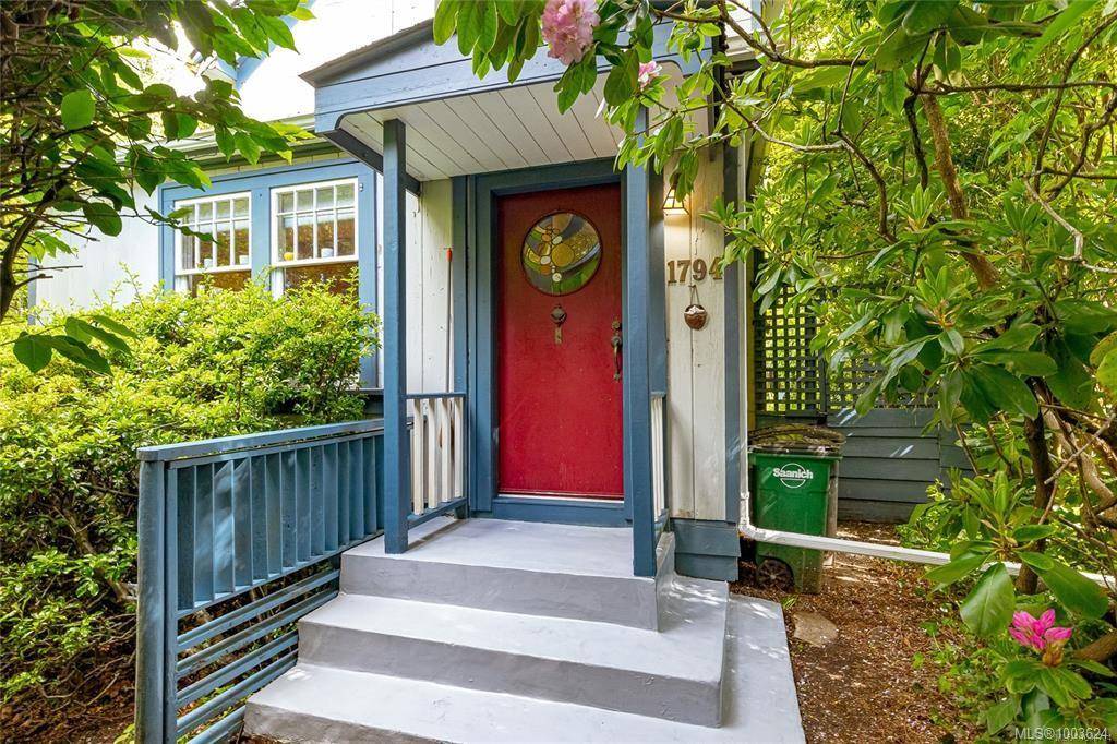 Saanich, BC V8P 2Y9,1794 Midgard Ave