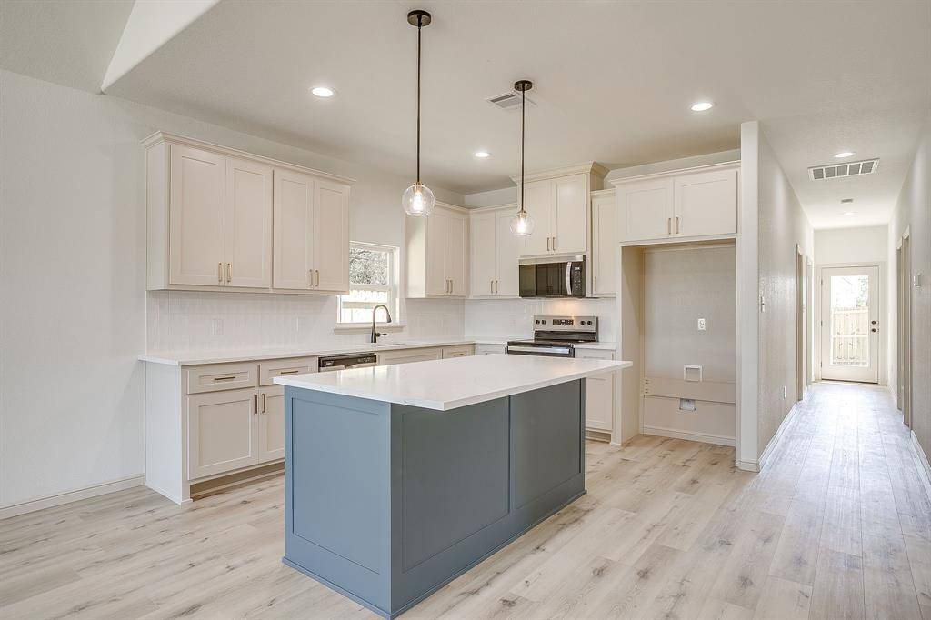 Granbury, TX 76048,933 Colorado River Drive