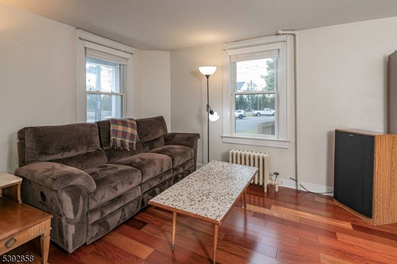 Raritan Boro, NJ 08869,25 Canal St