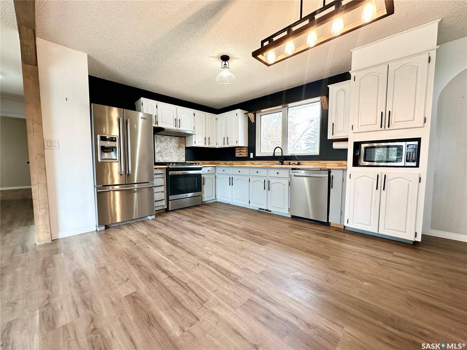 Weyburn, SK S4H 2P2,224 17th STREET NE