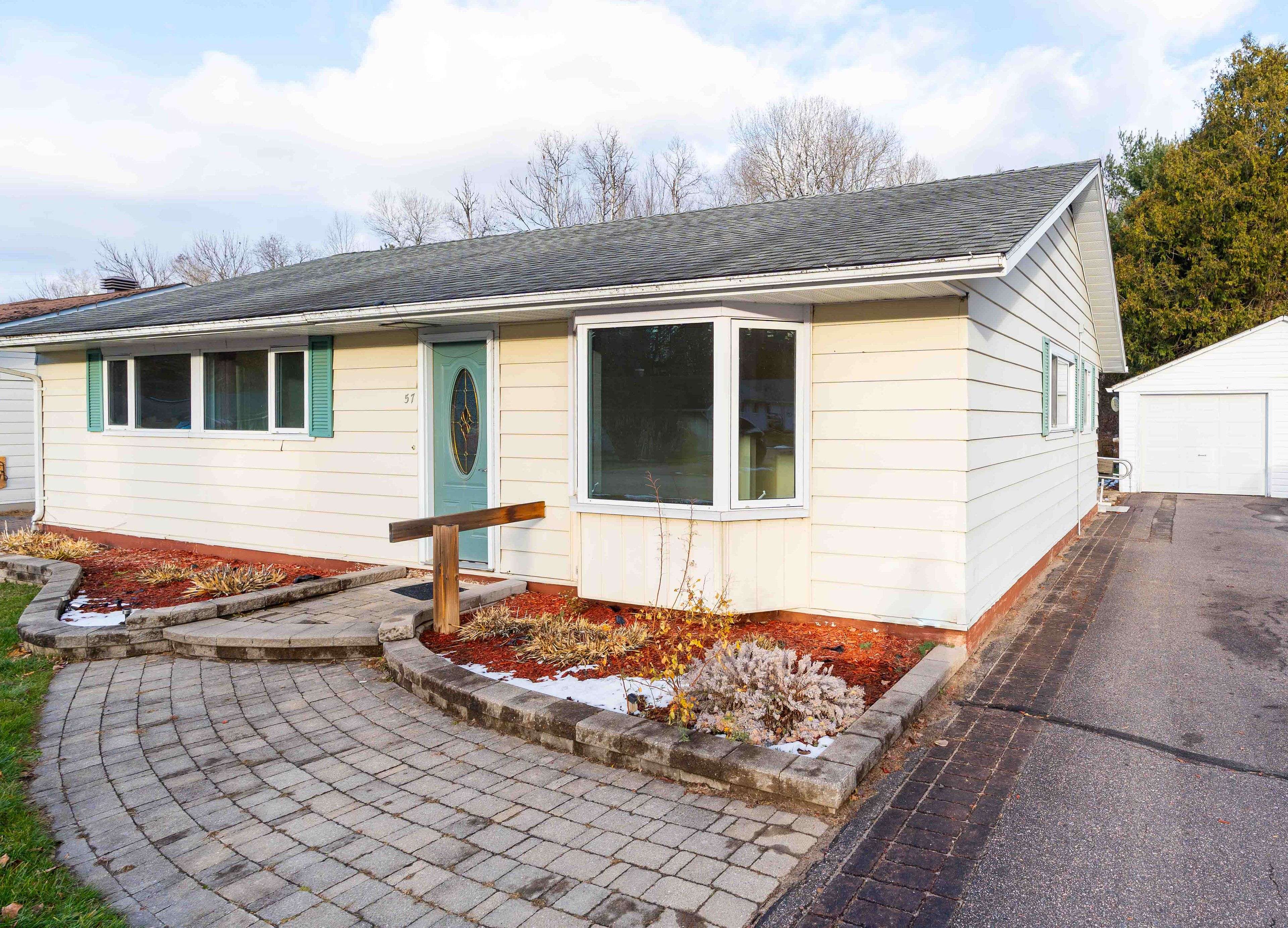 Deep River, ON K0J 1P0,57 Beach AVE