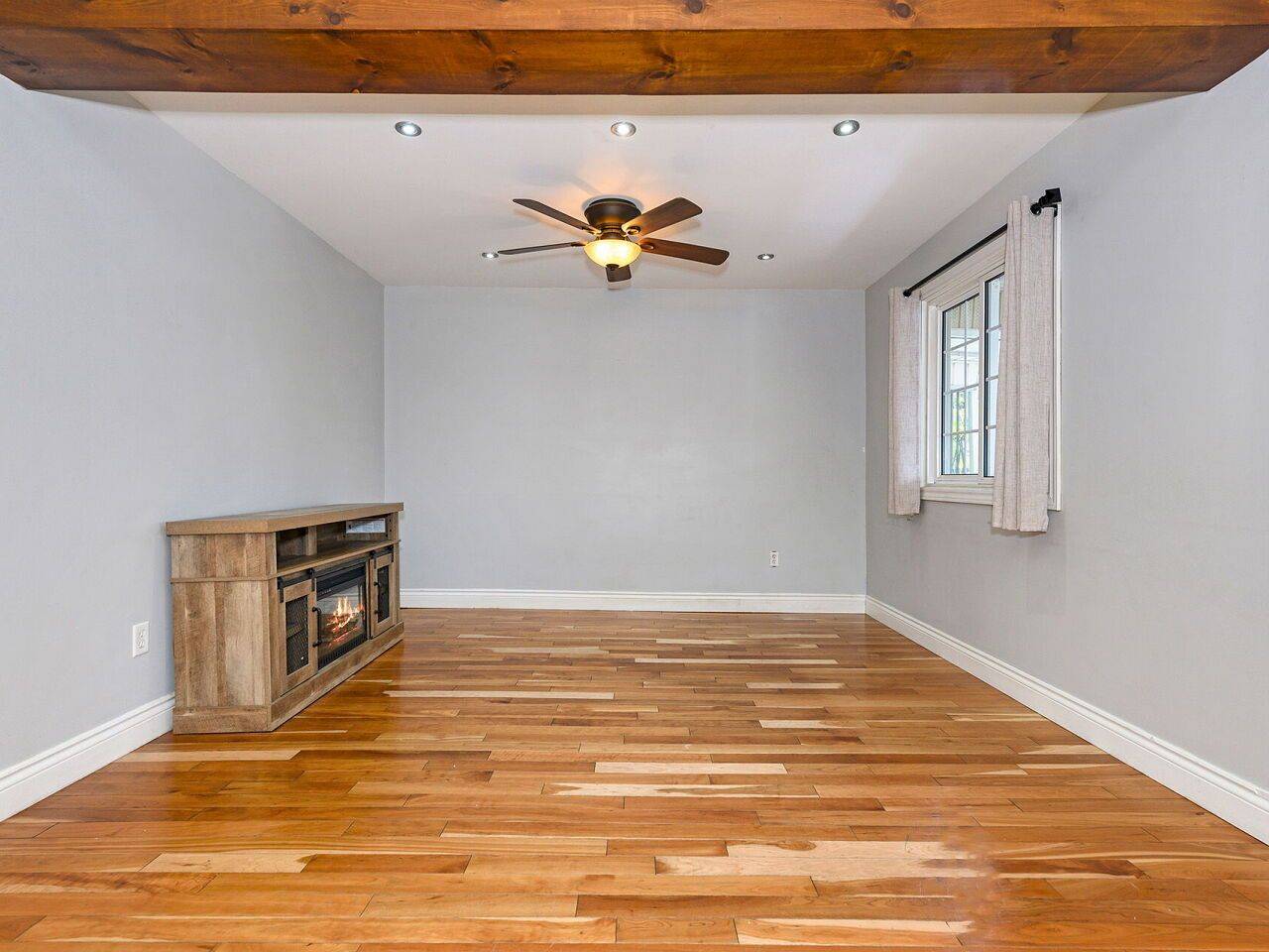 Hamilton, ON L8L 7P7,180 Rosslyn AVE N