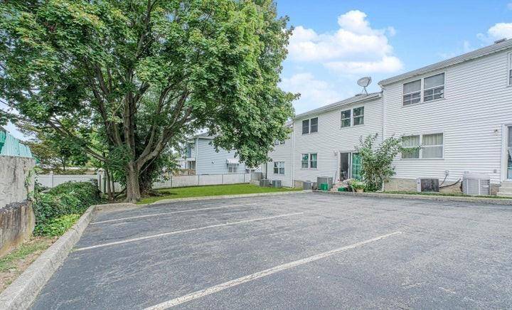 Staten  Island, NY 10314,566 Buchanan AVE #B